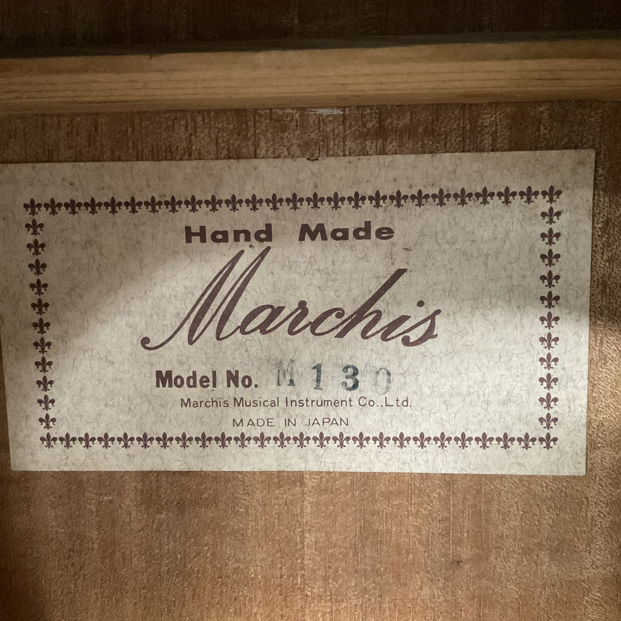 กีต้าร์โปร่ง Marchis : M130