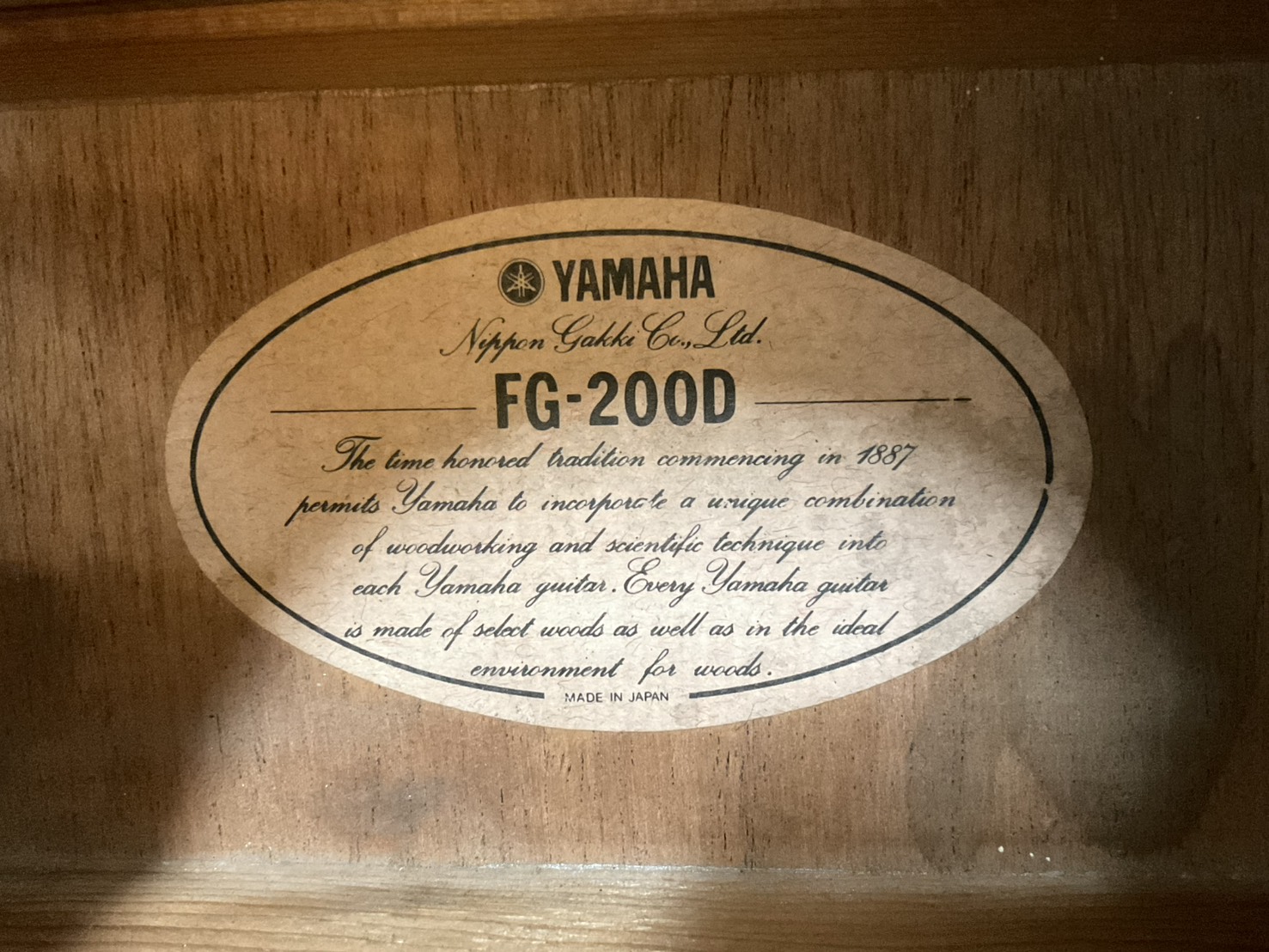 กีต้าร์โปร่ง YAMAHA : FG-200D