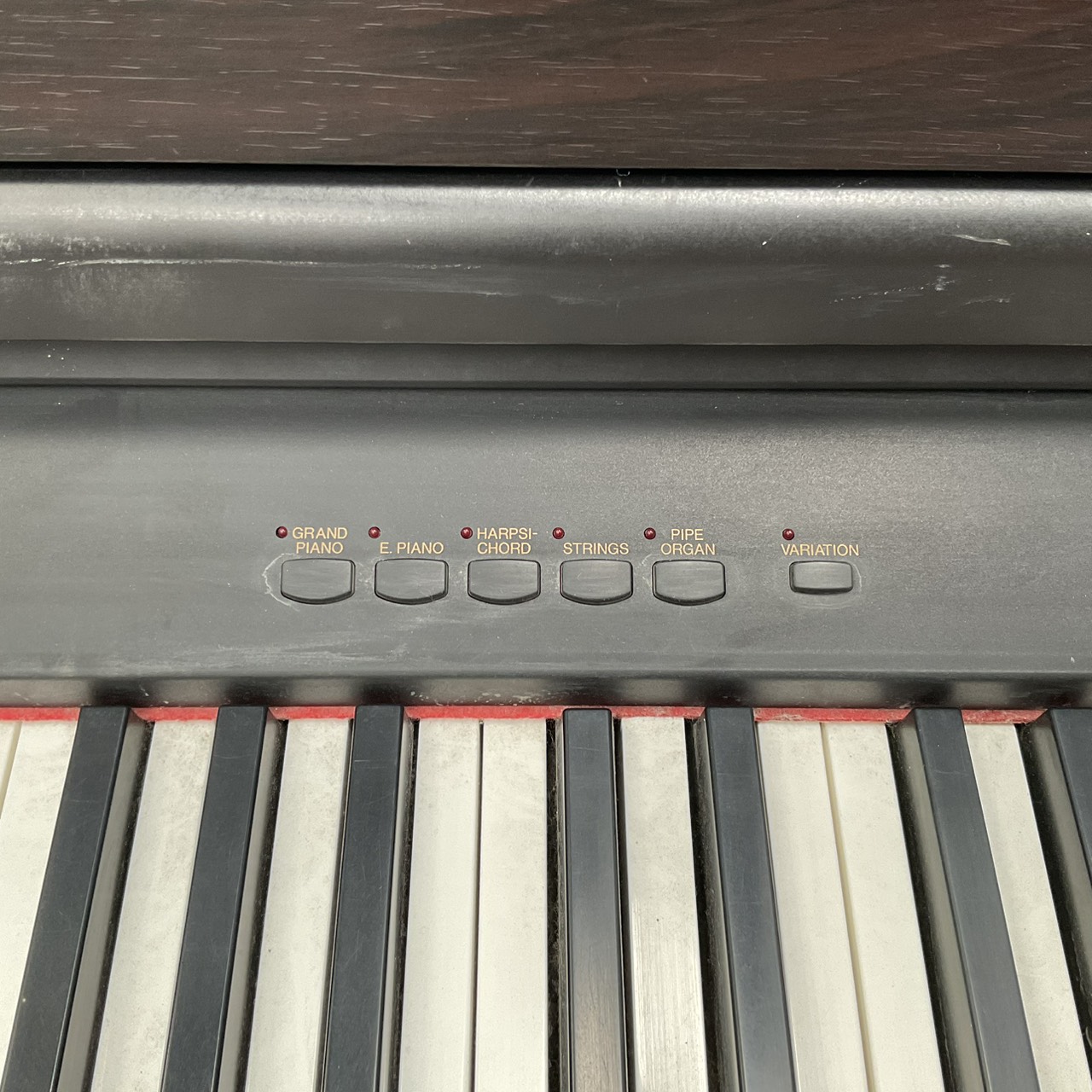 เปียโน YAMAHA : CLP-820 สินค้าไม่พร้อมใช้งาน (ต้องซ่อม)