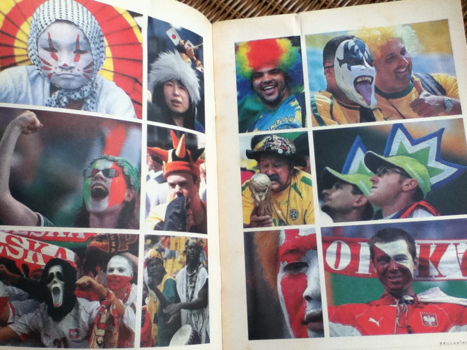 คู่มือฟุตบอลโลกอย่างเป็นทางการ ฉบับพรีวิว 2002 FIFA WORLD CUP KOREA JAPAN และ รวมภาพสีสันบอลโลก