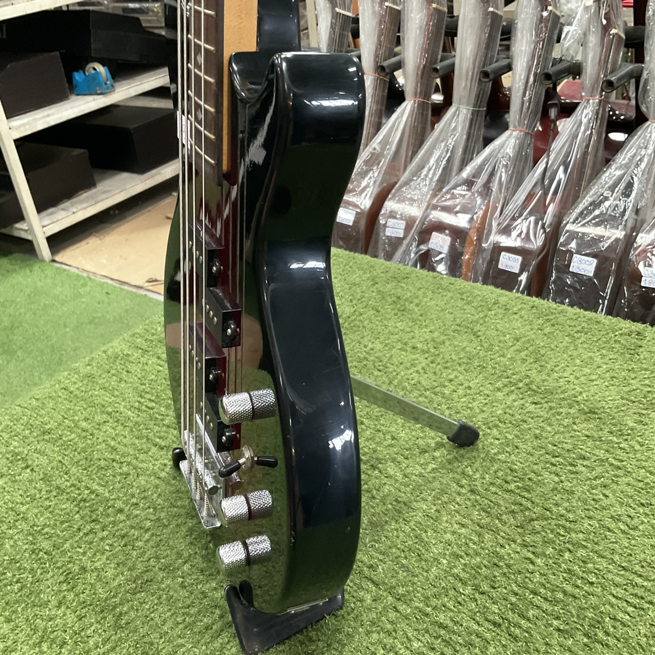 กีต้าร์เบส R