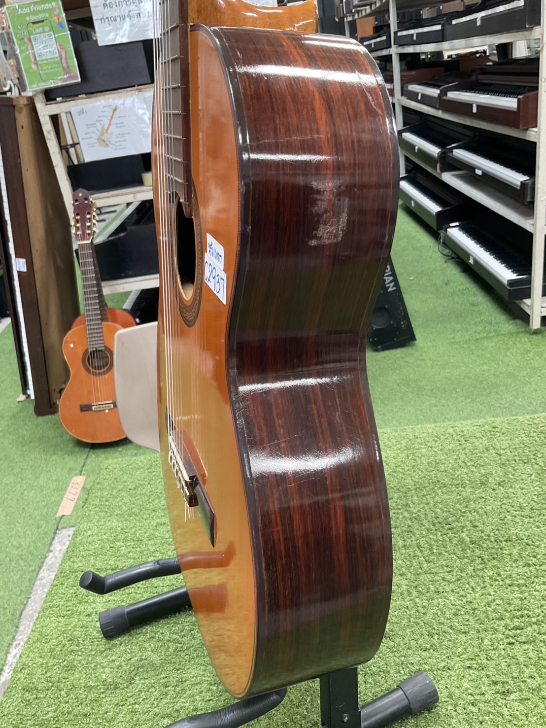 กีต้าร์คลาสสิค ยี่ห้อตามภาพ