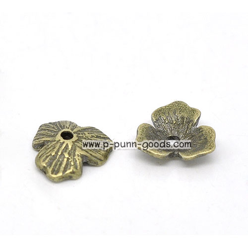 ฝาครอบลูกปัด ดอกไม้ 3 กลีบ 11มม. สีทองเหลืองโบราณ