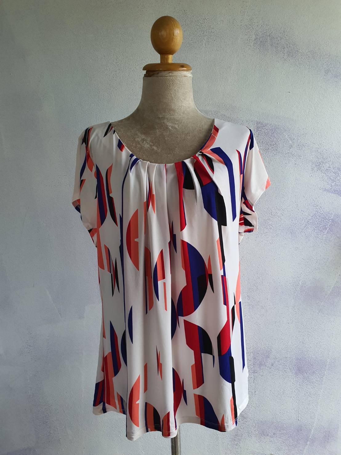 FF03836 เสื้อผ้ามือสอง สีขาวลายแดงน้ำเงิน แบรนด์ WORTHINGTON อก 44-46 นิ้ว