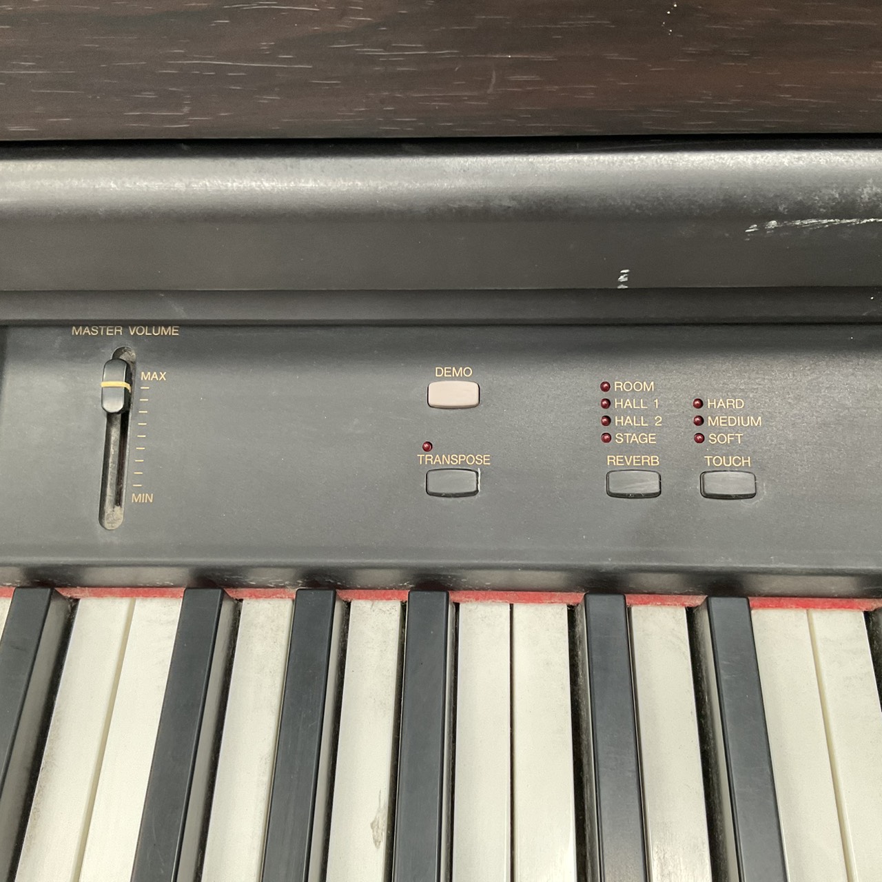 เปียโน YAMAHA : CLP-820 สินค้าไม่พร้อมใช้งาน (ต้องซ่อม)