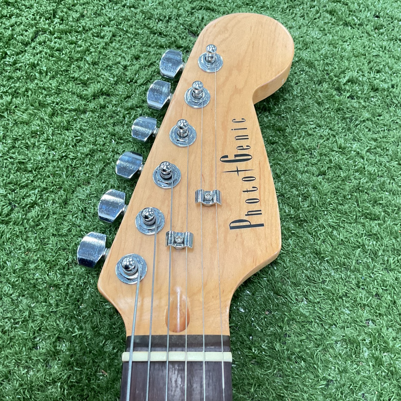 กีต้าร์ไฟฟ้า PhotoGenic