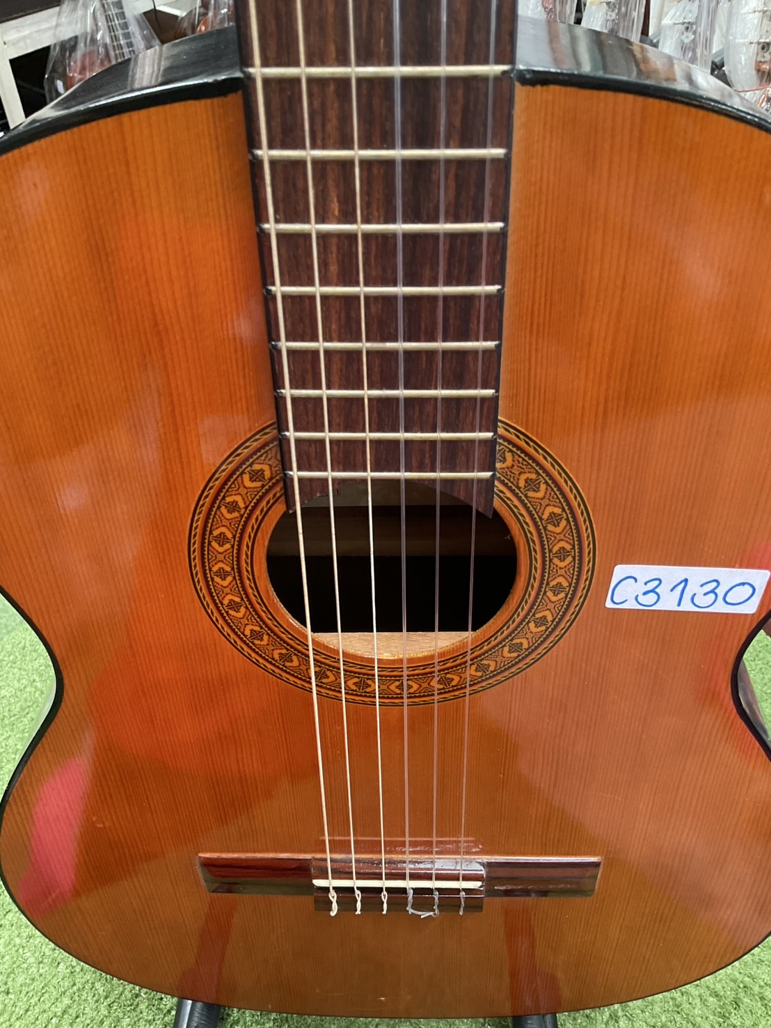 กีต้าร์คลาสสิค ยี่ห้อตามภาพ