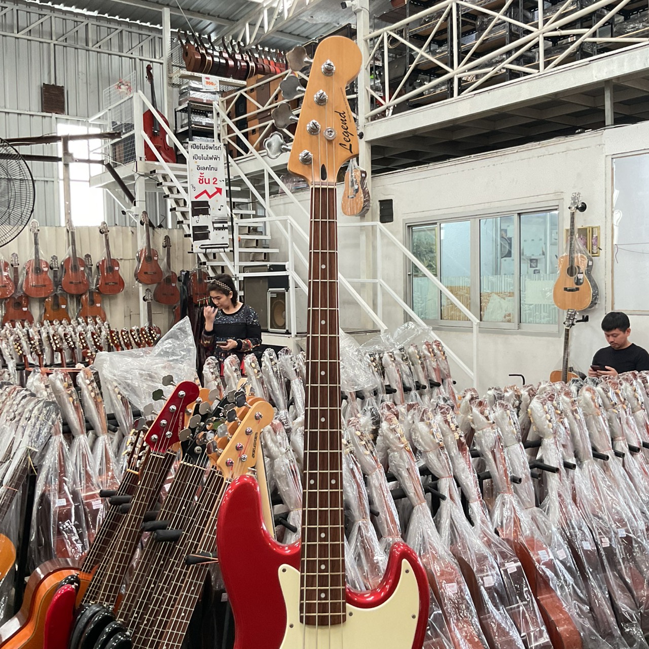 กีต้าร์เบส Legend