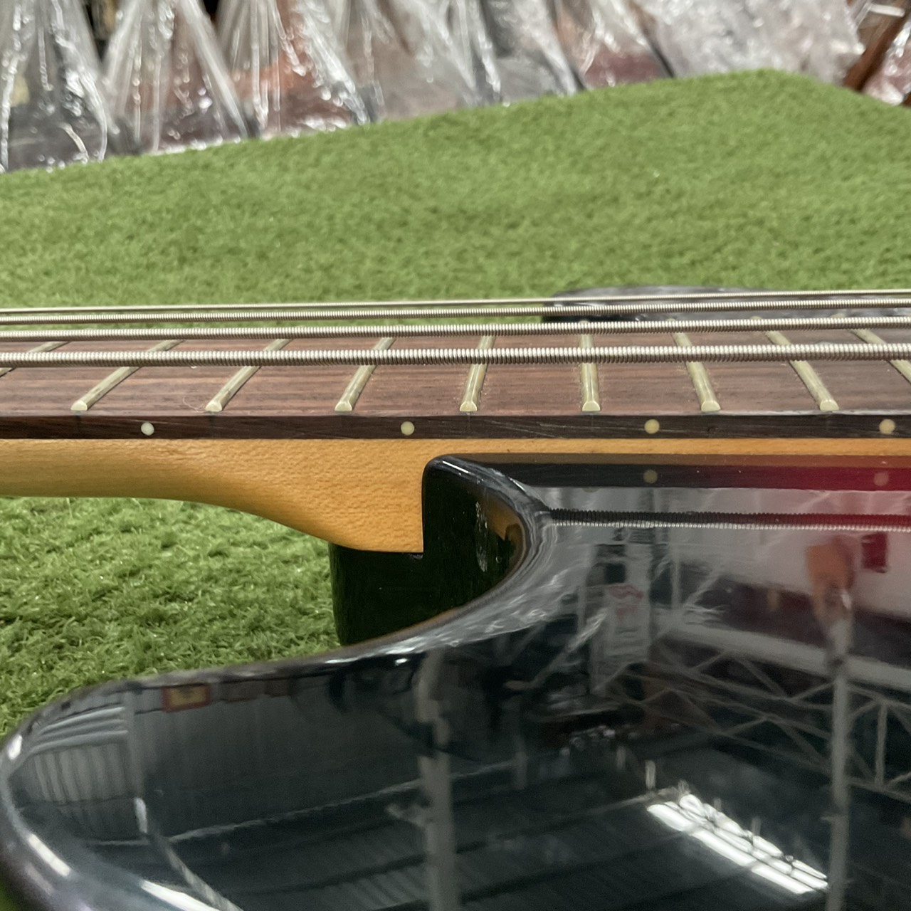 กีต้าร์เบส R