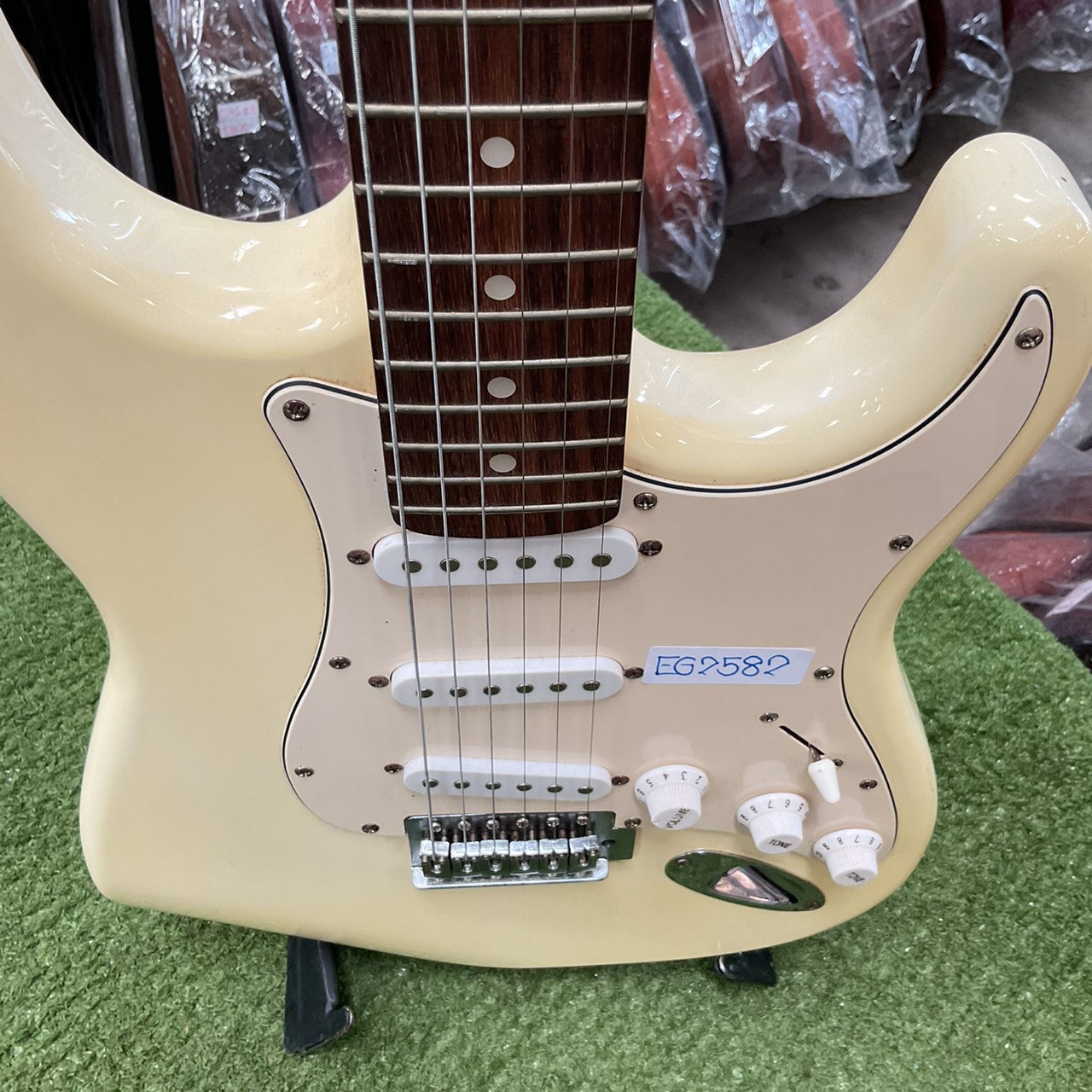 กีต้าร์ไฟฟ้า Mavis