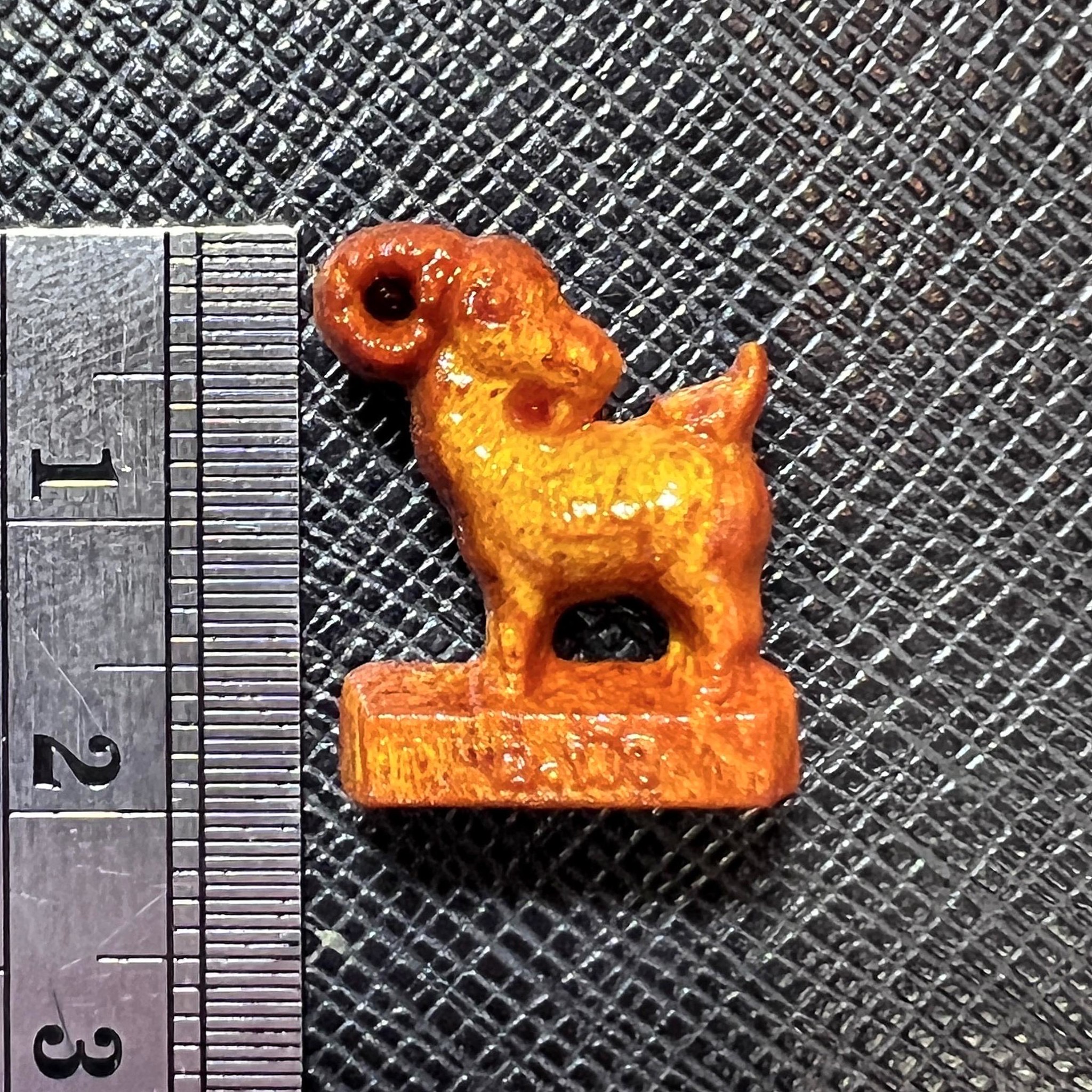 พญาแพะเหลียวหลัง (ไม้ขนุนตายพราย) Backward-Gazing Goat King. (dead-standing jackfruit wood) SKU-04002