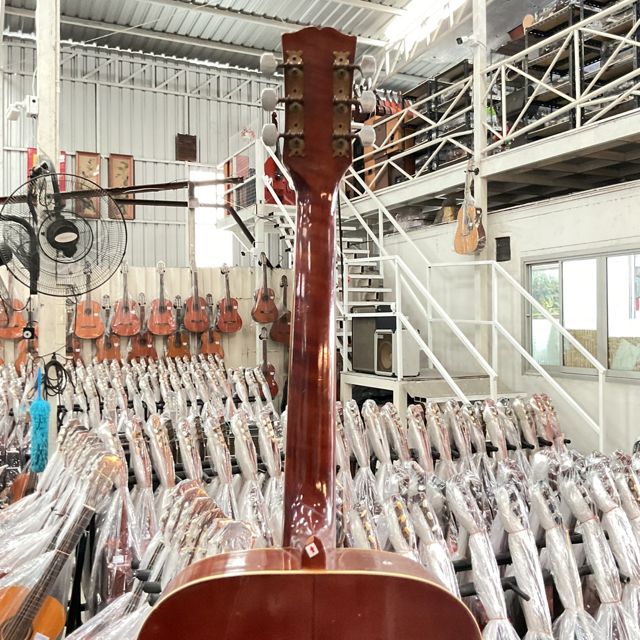 กีต้าร์โปร่ง VICTOR : F180