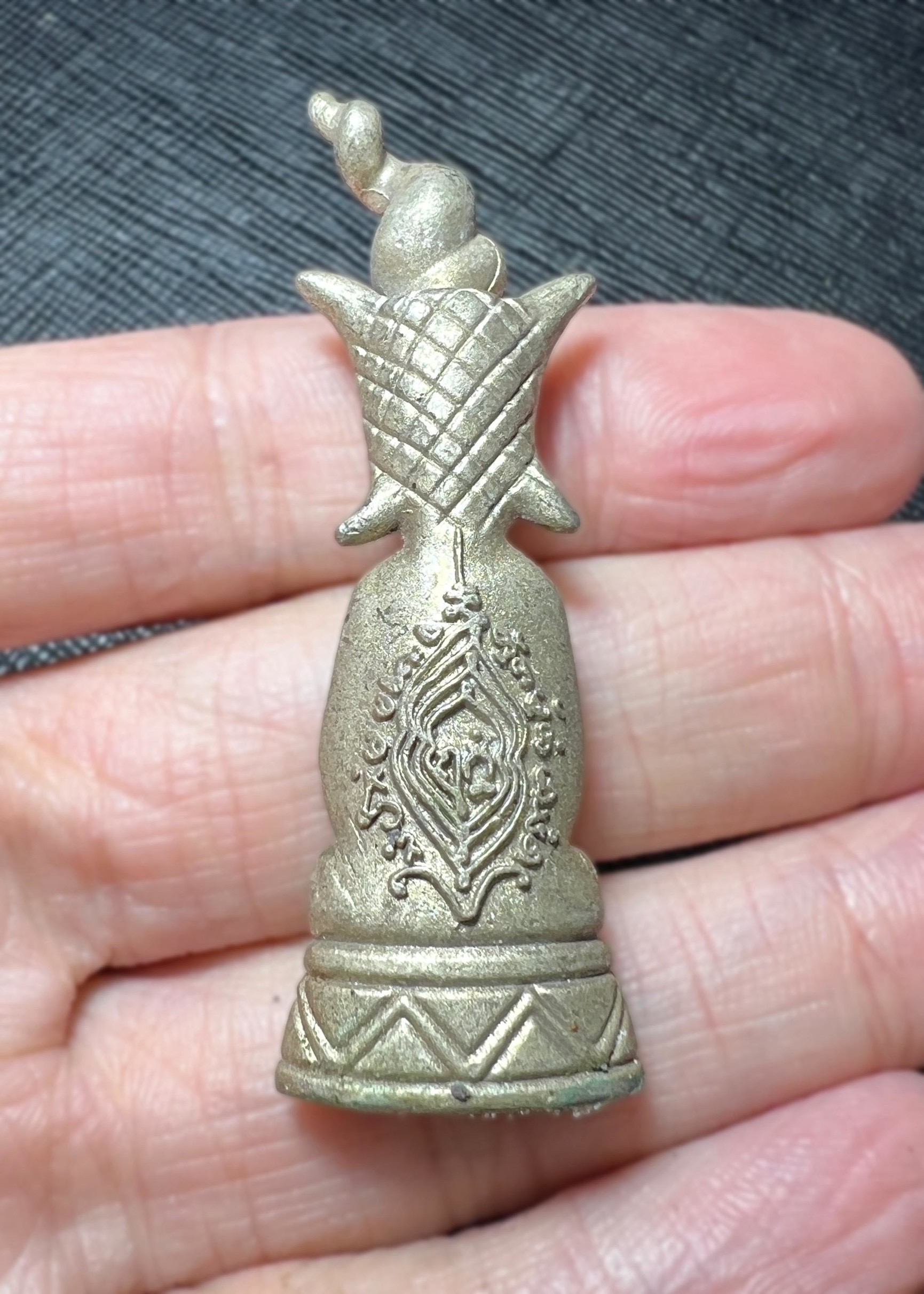 พญางั่งจักรพรรดิจันทร์เสี้ยว (6 ซม,เนื้อทองขาวผิวไฟ) Crescent Moon Emperor Ngang. (6 cm,alpaca silver raw skin material) SKU-03976