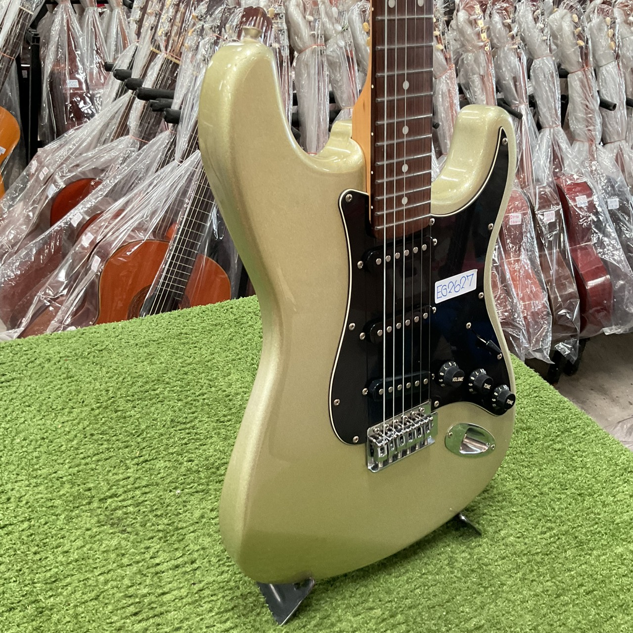 กีต้าร์ไฟฟ้า Mavis