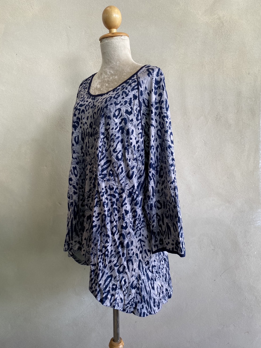 ขายแล้วจ้า FF04523 เสื้อผ้ามือสอง สีเทาลายน้ำเงิน แบรนด์ MELISSA MCCARTHY อก 48-55 นิ้ว