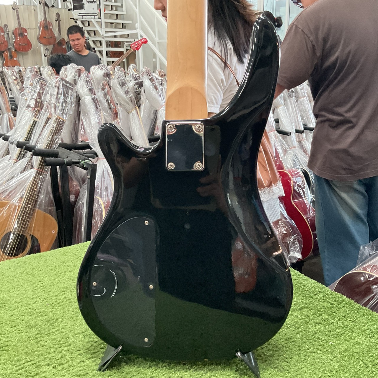 กีต้าร์เบส BUSKER'S