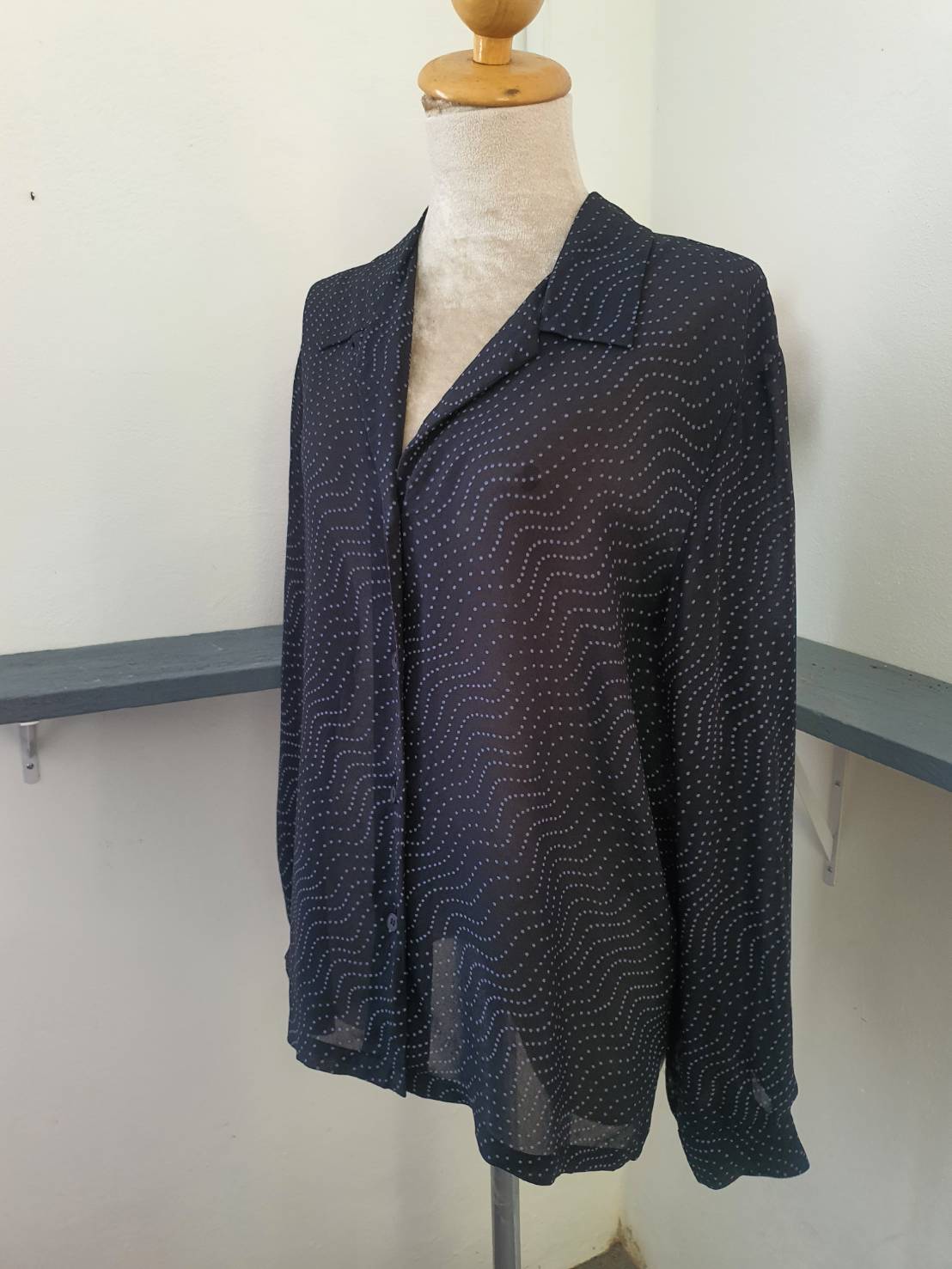FF05192 เสื้อผ้ามือสอง ชีฟอง สีดำลายจุด แบรนด์ JOSEPHINE CHAUS อก 42 นิ้ว