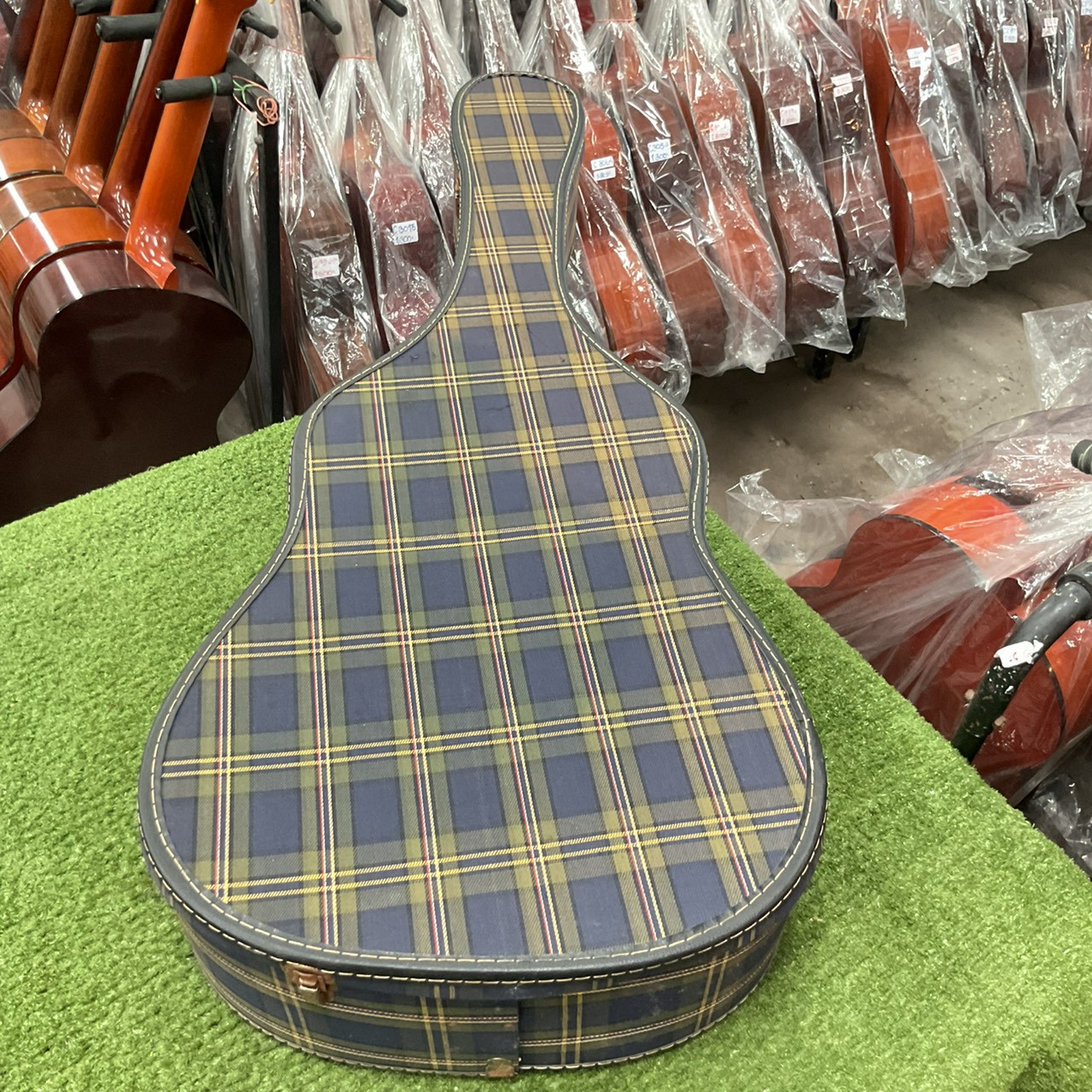 กล่องเคสกีต้าร์โปร่ง