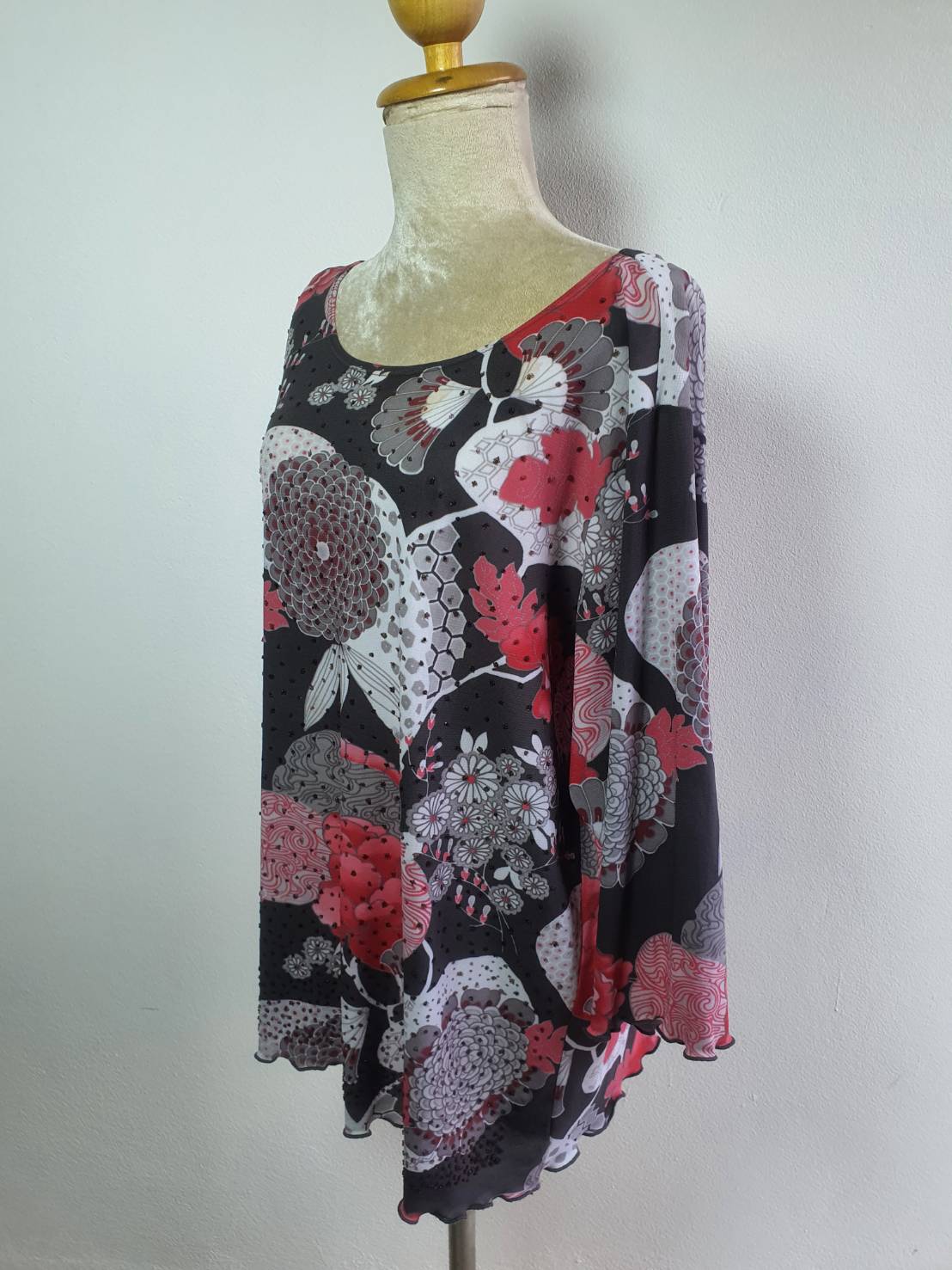 FF03860 เสื้อผ้ามือสอง lสีเทาลาย แบรนด์ anxiety อก 48-55 นิ้ว