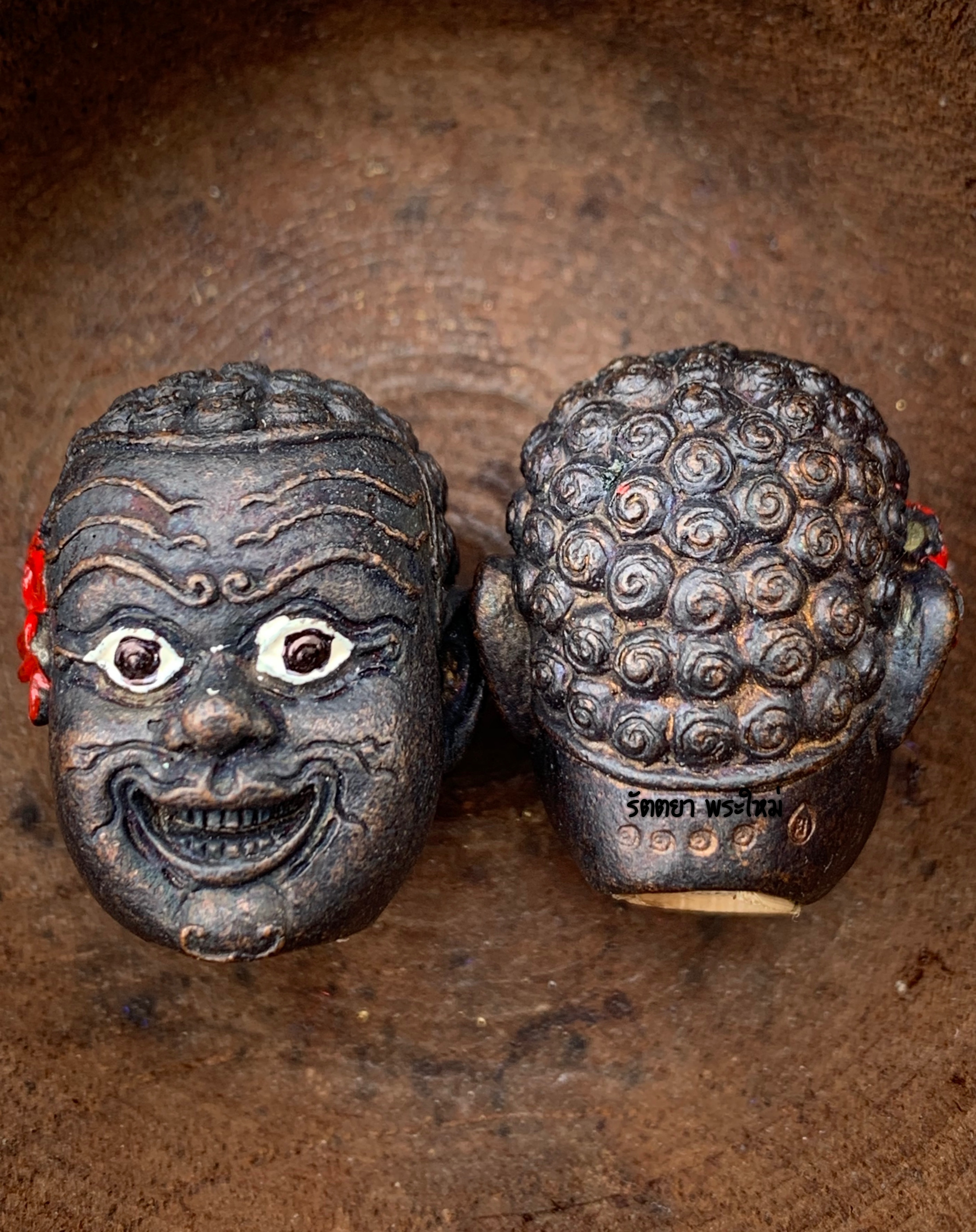 เศียรครูเจ้าเงาะ หลวงปู่นิ่ม วัดพุทธมงคล สุพรรณบุรี เนื้อดำ