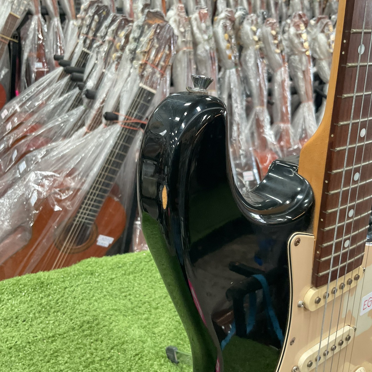 กีต้าร์ไฟฟ้า Prologue