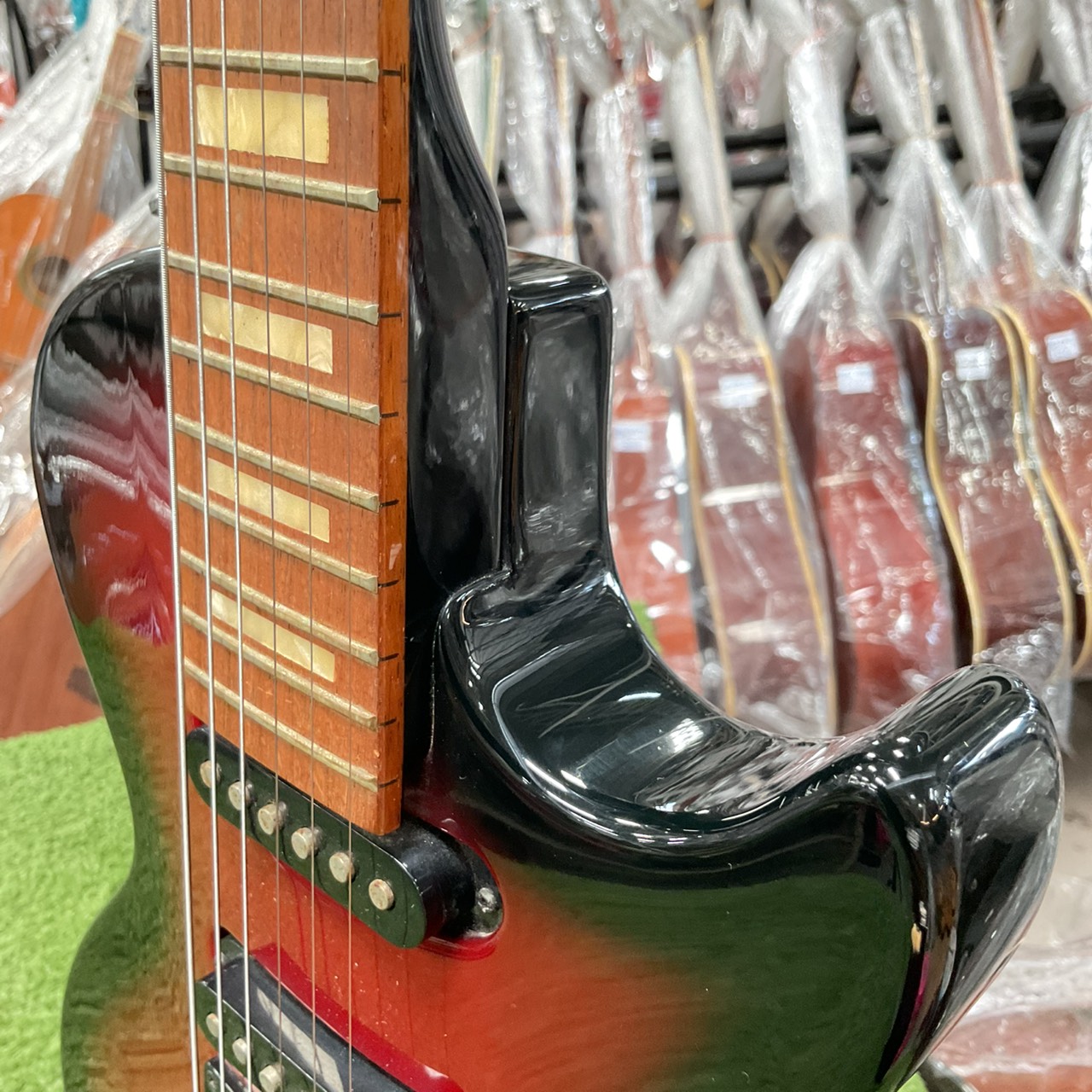 กีต้าร์ไฟฟ้า Grass Roots