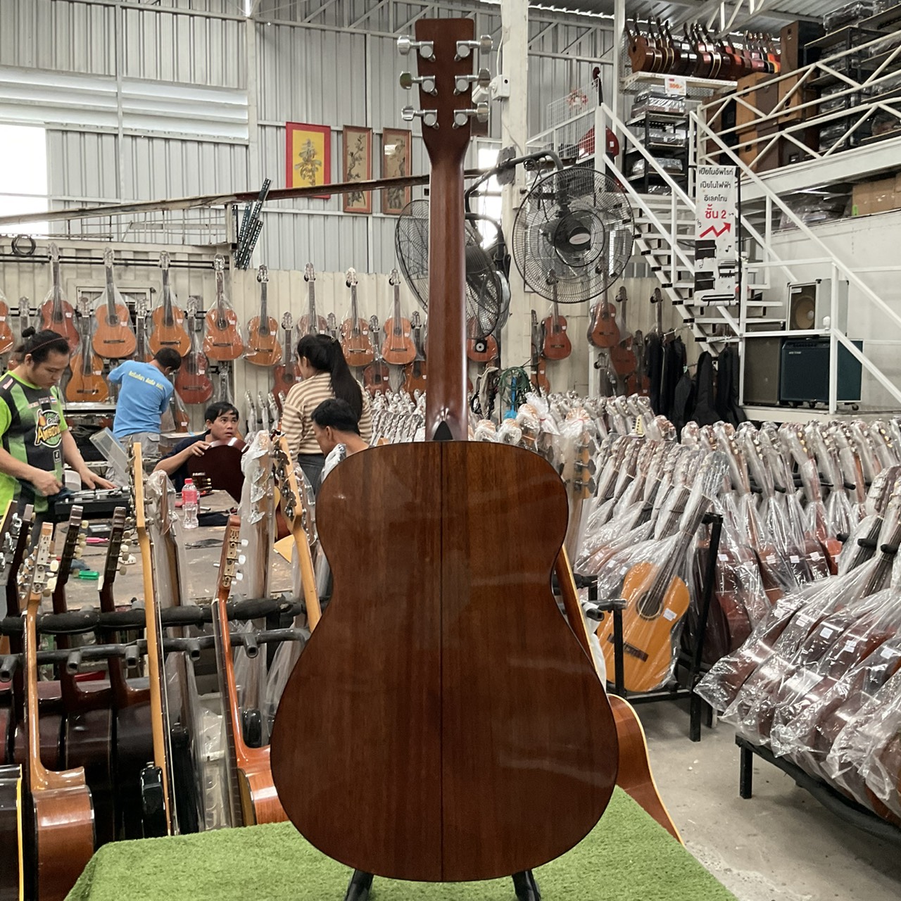 กีต้าร์โปร่ง Morris : MF-208