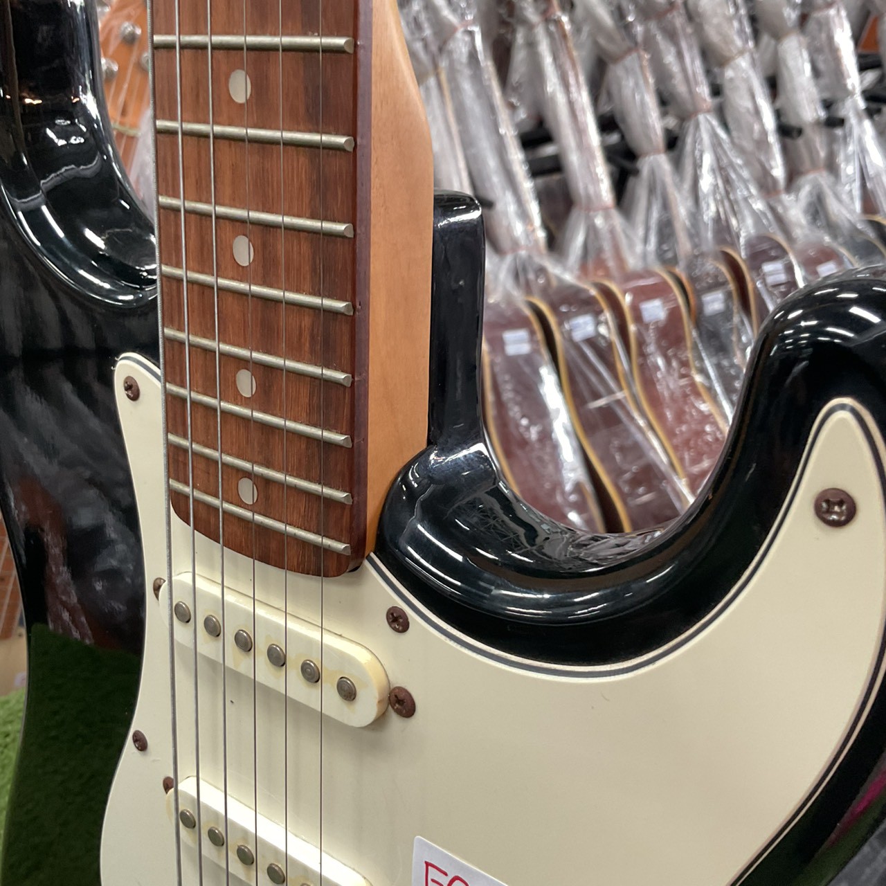 กีต้าร์ไฟฟ้า Maison