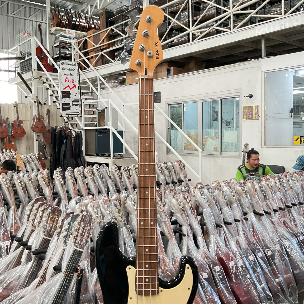 กีต้าร์เบส BUSKER'S