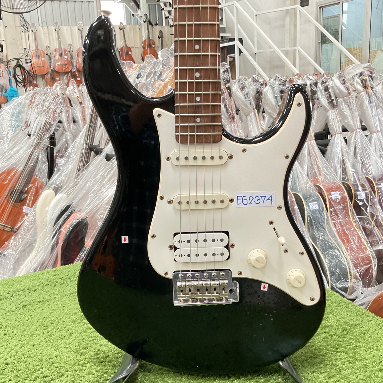 กีต้าร์ไฟฟ้า YAMAHA :EG-112