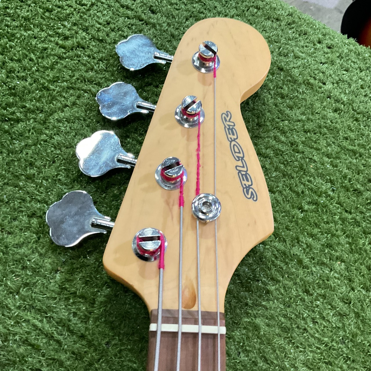 กีต้าร์เบส SELDER