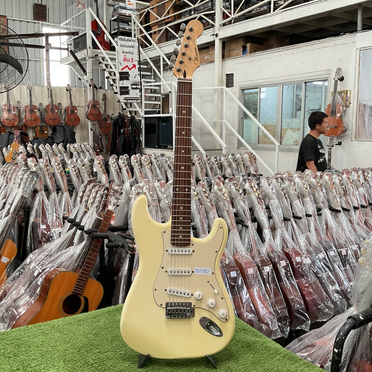 กีต้าร์ไฟฟ้า Mavis