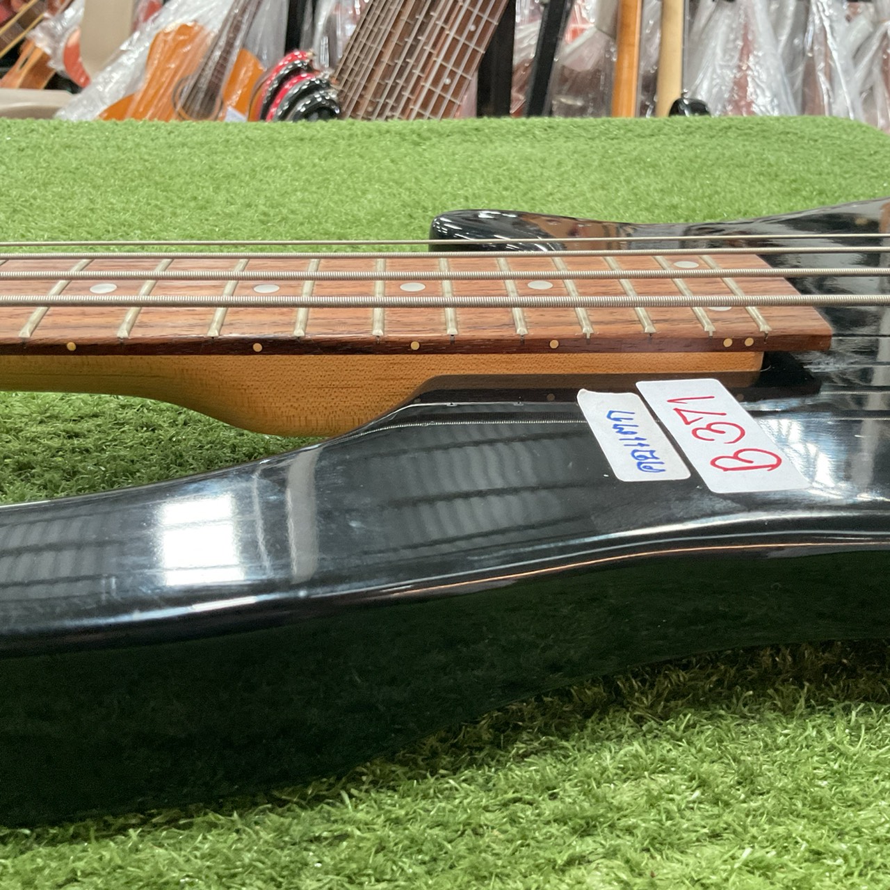 กีต้าร์เบส BUSKER'S