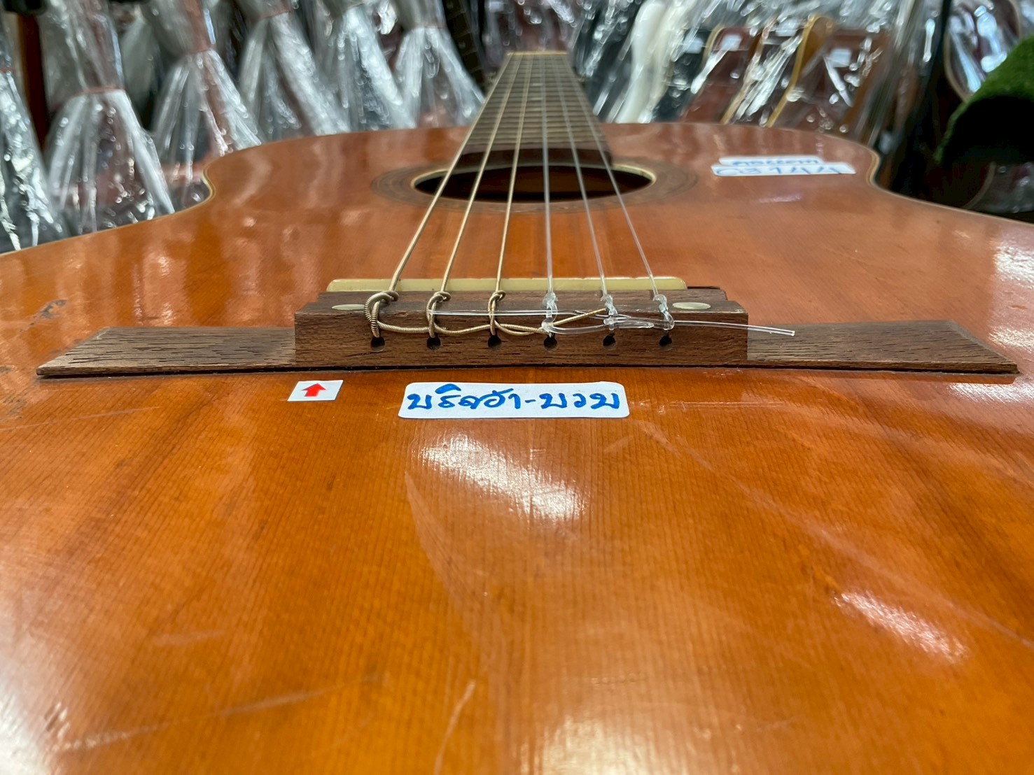 กีต้าร์คลาสสิค ยี่ห้อตามภาพ