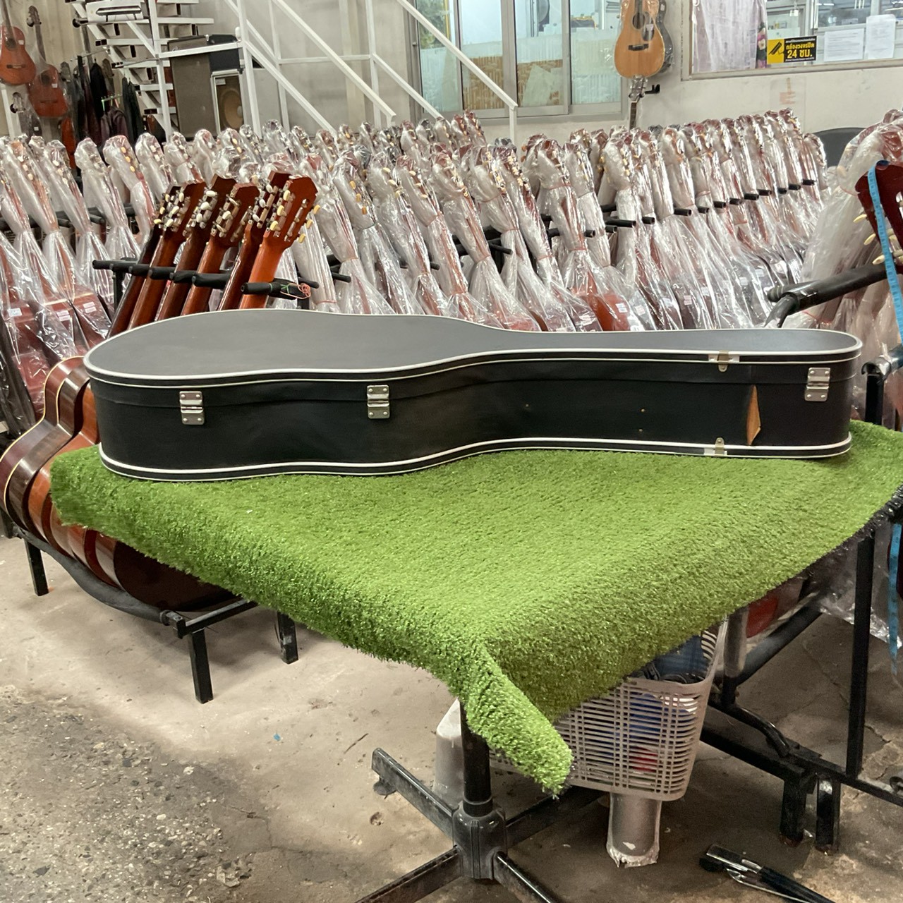 กล่องเคสกีต้าร์โปร่ง