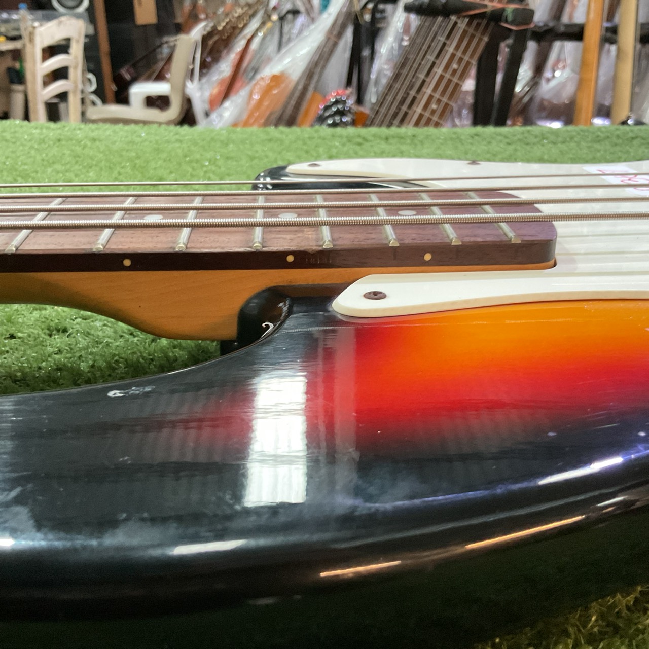 กีต้าร์เบส Legend