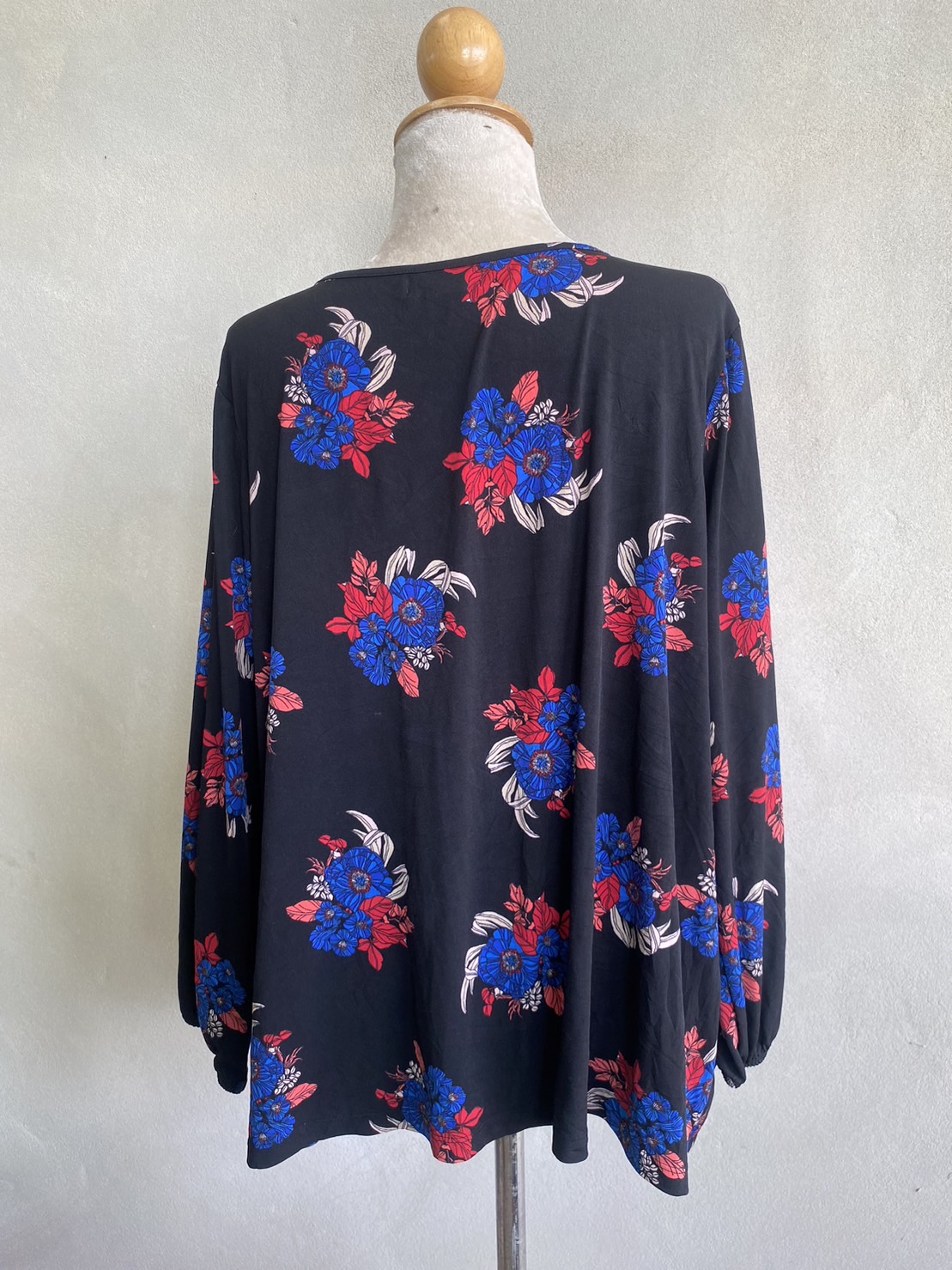 FF04553 เสื้อผ้ามือสอง สีดำลาย แบรนด์ LIZ CLAIBORNE อก 50-56 นิ้ว