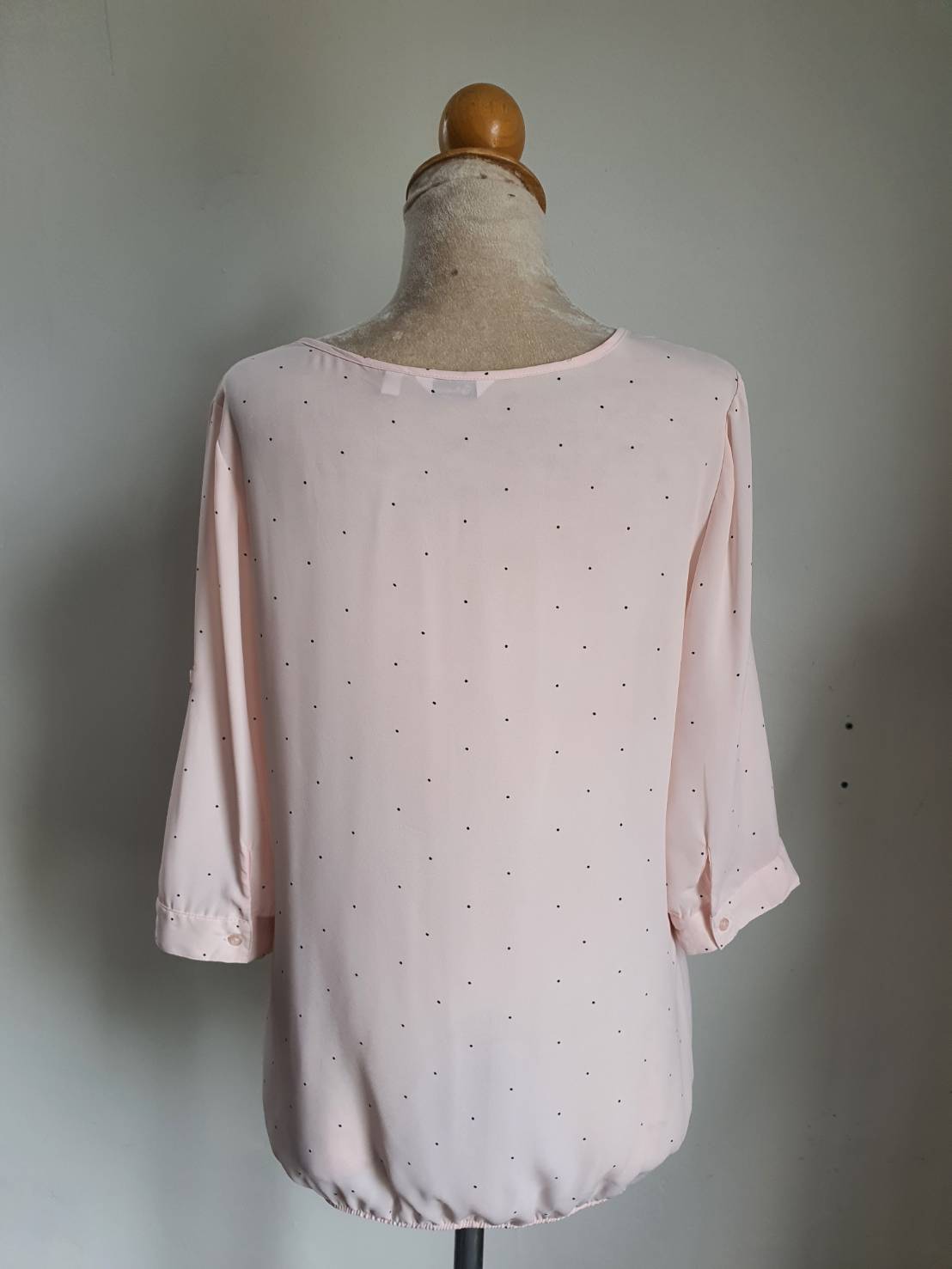 FF05335 เสื้อผ้ามือสอง สีชมพูลายจุด แบรนด์ Reitmans อก 38 นิ้ว