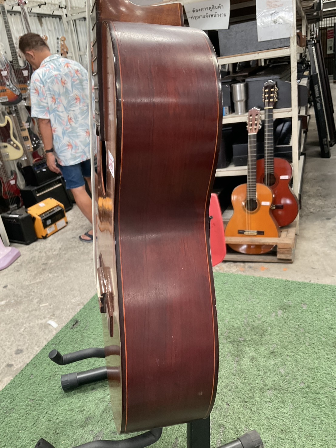 กีต้าร์คลาสสิค ยี่ห้อตามภาพ