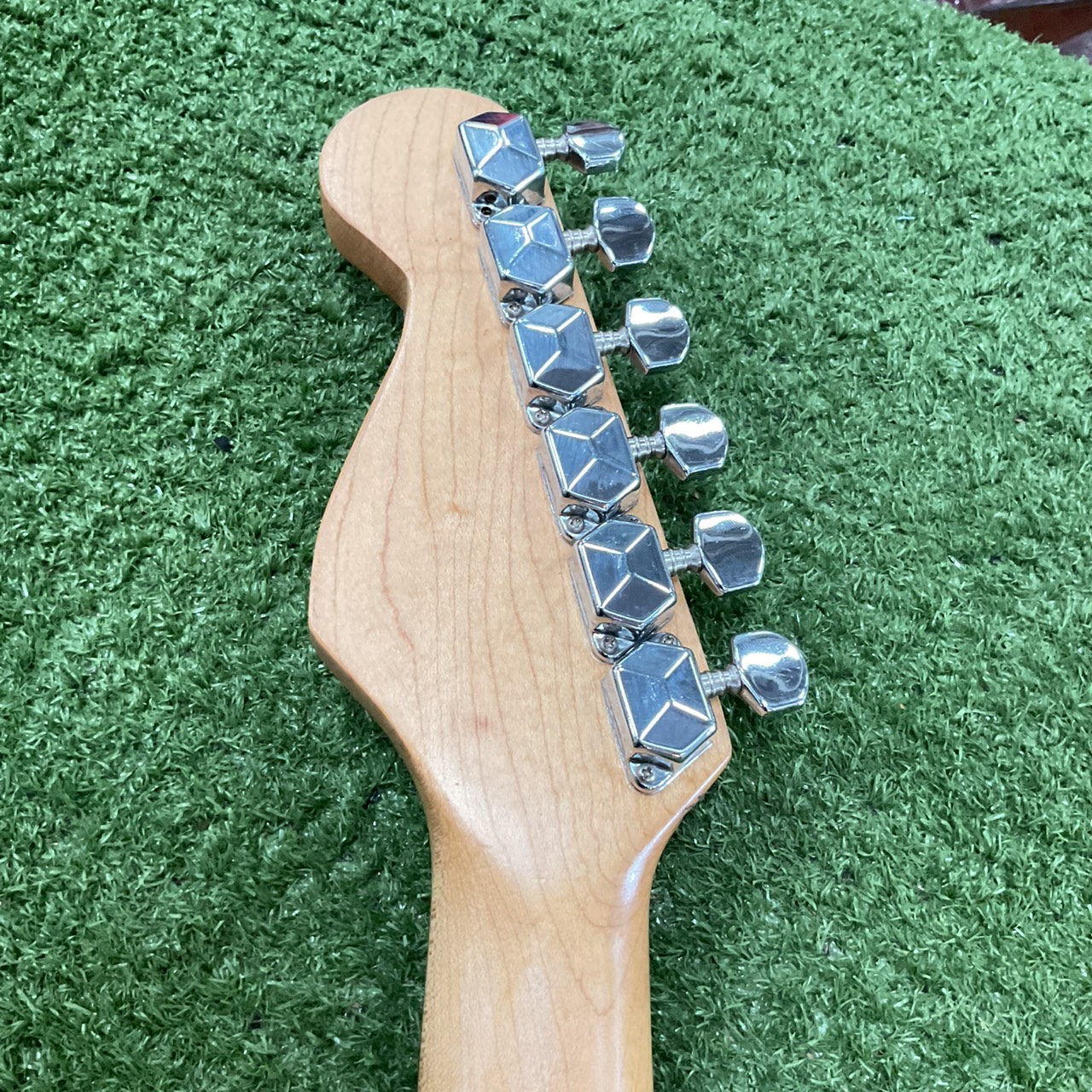 กีต้าร์ไฟฟ้า Mavis