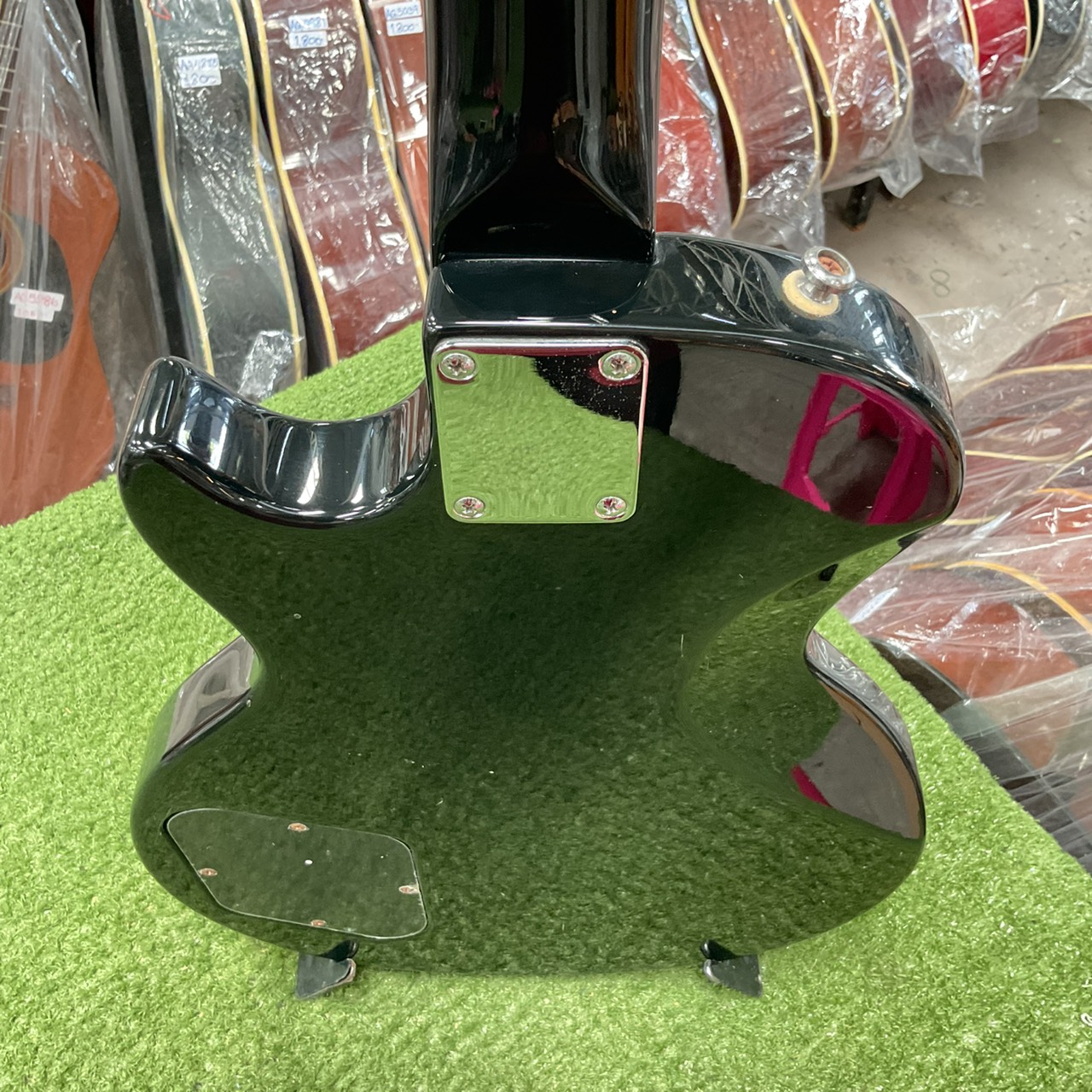 กีต้าร์ไฟฟ้า Grass Roots