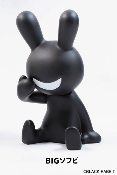 BLACK RABBiT BIG SOFVI COLOR: Black Soft Vinyl Figure(Pre-order)