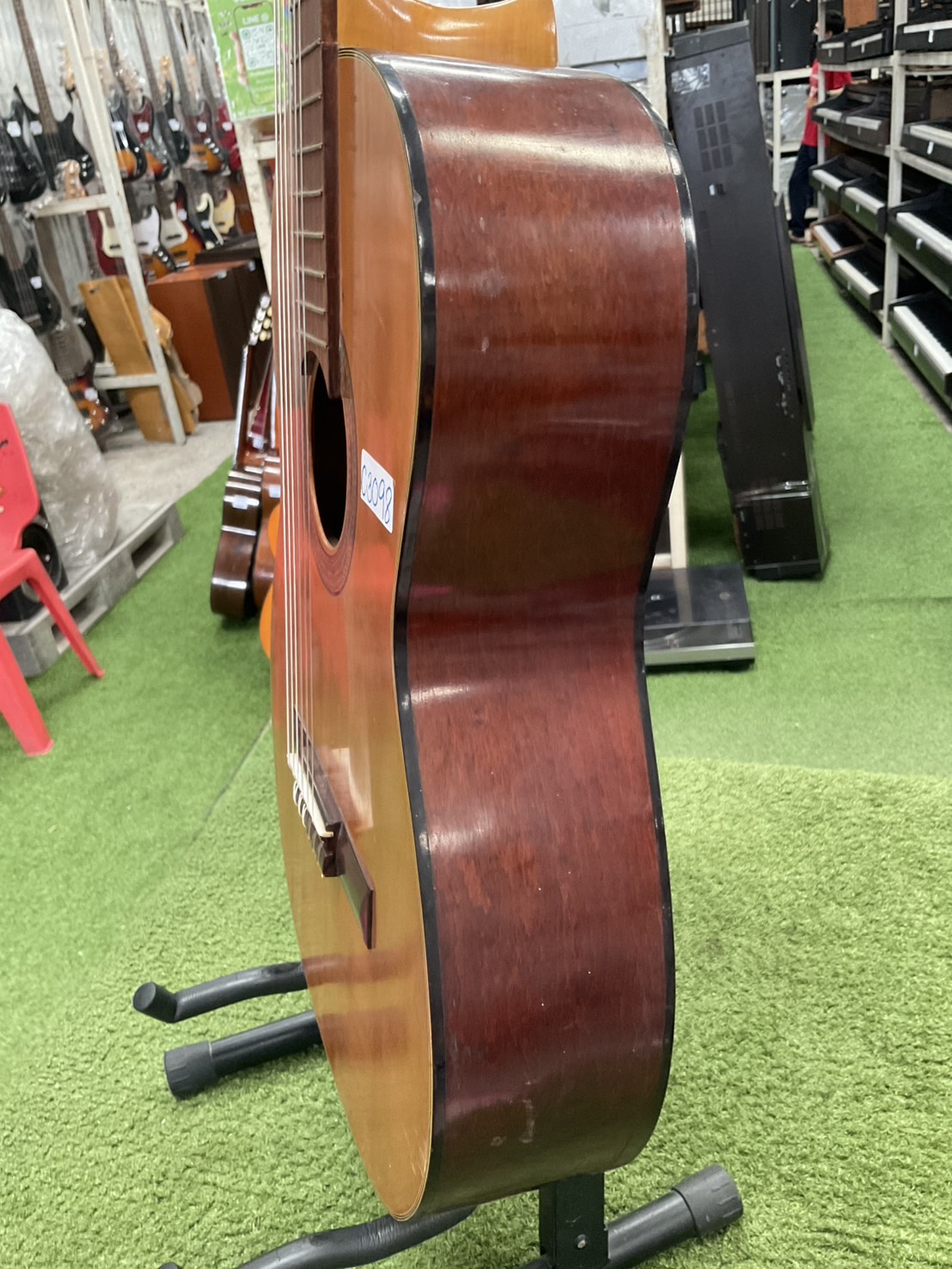 กีต้าร์คลาสสิค ยี่ห้อตามภาพ