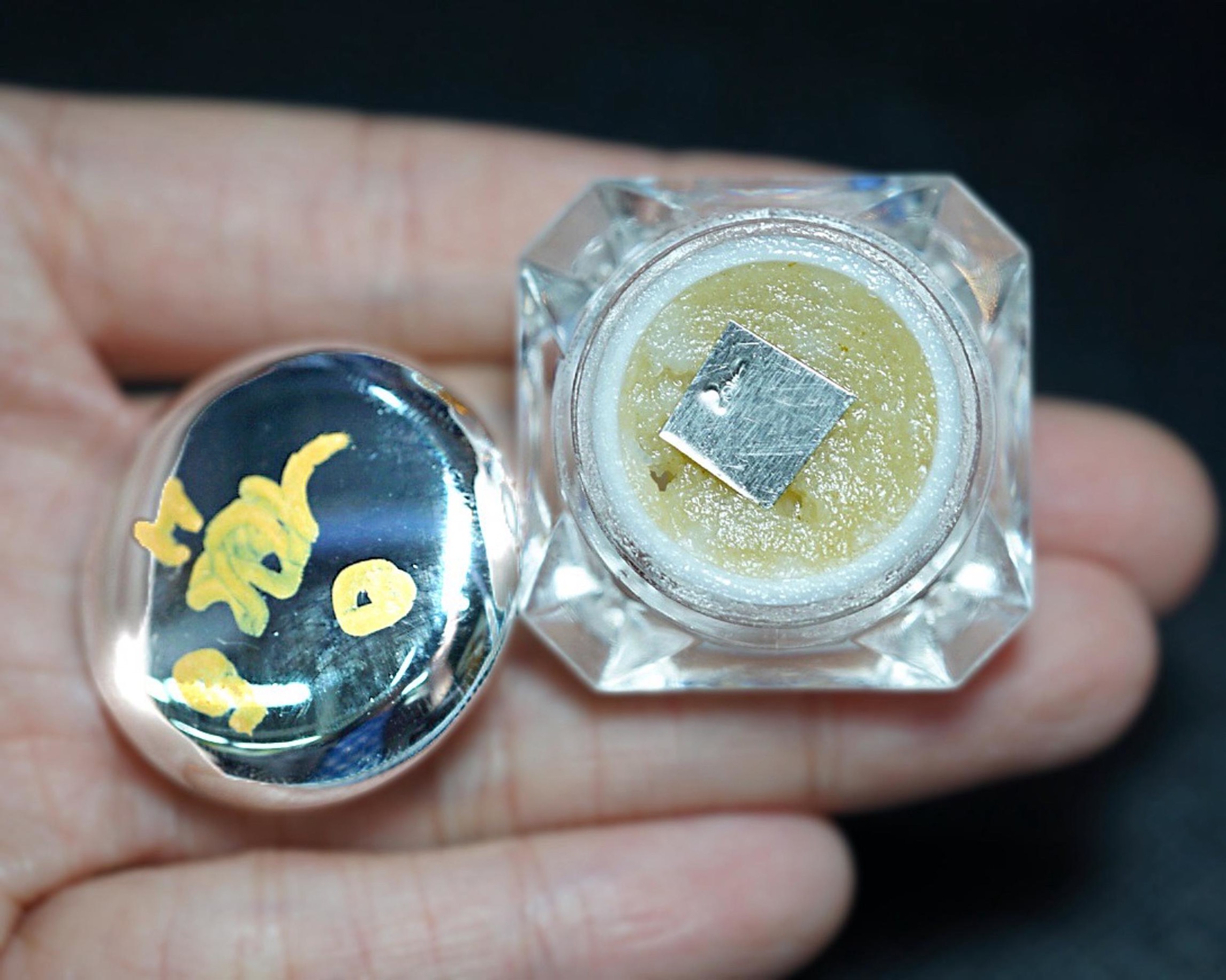 สีผึ้งกวักกรเวก Krawek Golden Call Wax. SKU-03998