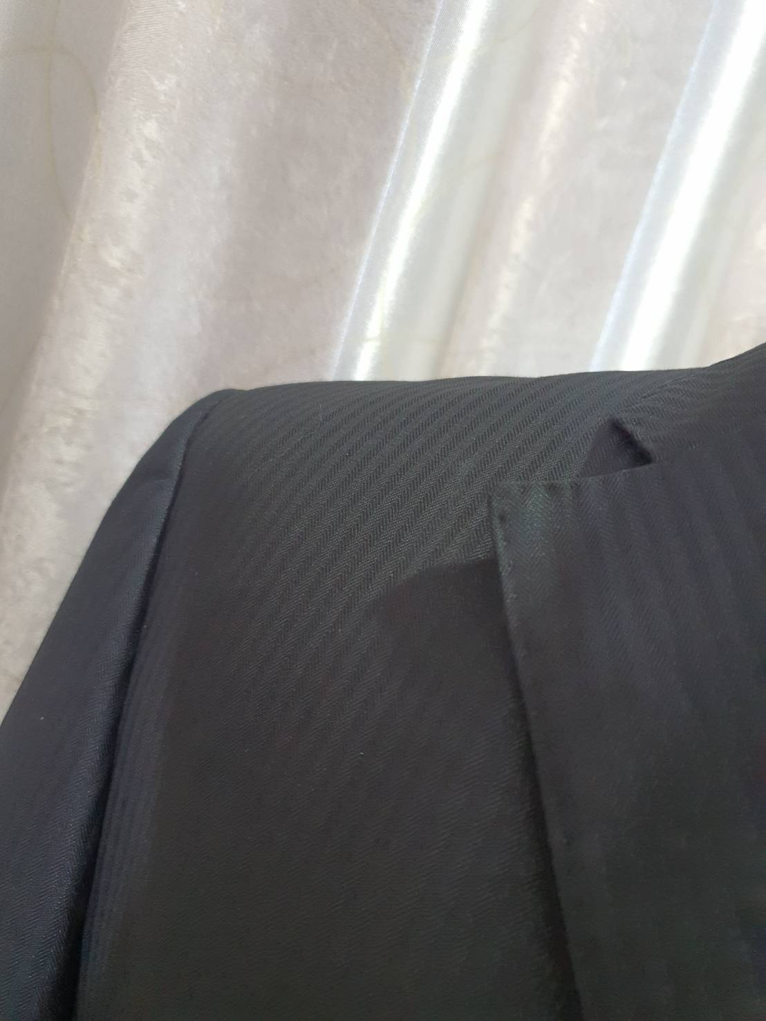 Suit0081 เสื้อสูท สีดำลาย เหลือบเงาเล็กน้อย มือสอง แบรนด์ Takashimaya อก 40 นิ้ว