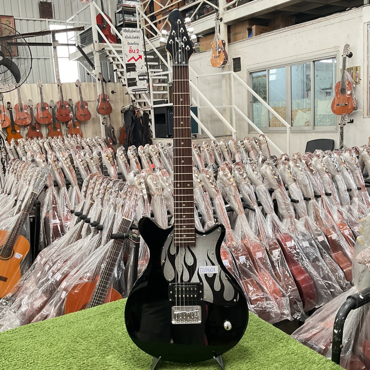 กีต้าร์ไฟฟ้า FIRST ACT : ME1980