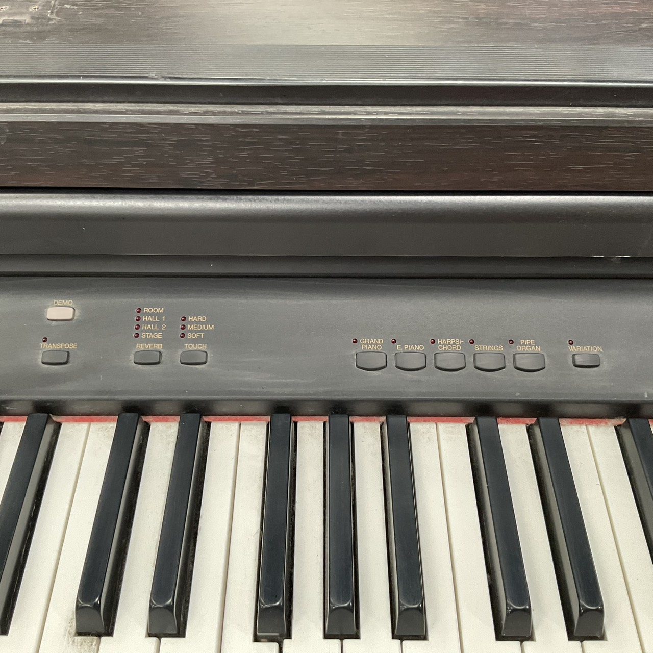 เปียโน YAMAHA : CLP-820 สินค้าไม่พร้อมใช้งาน (ต้องซ่อม)