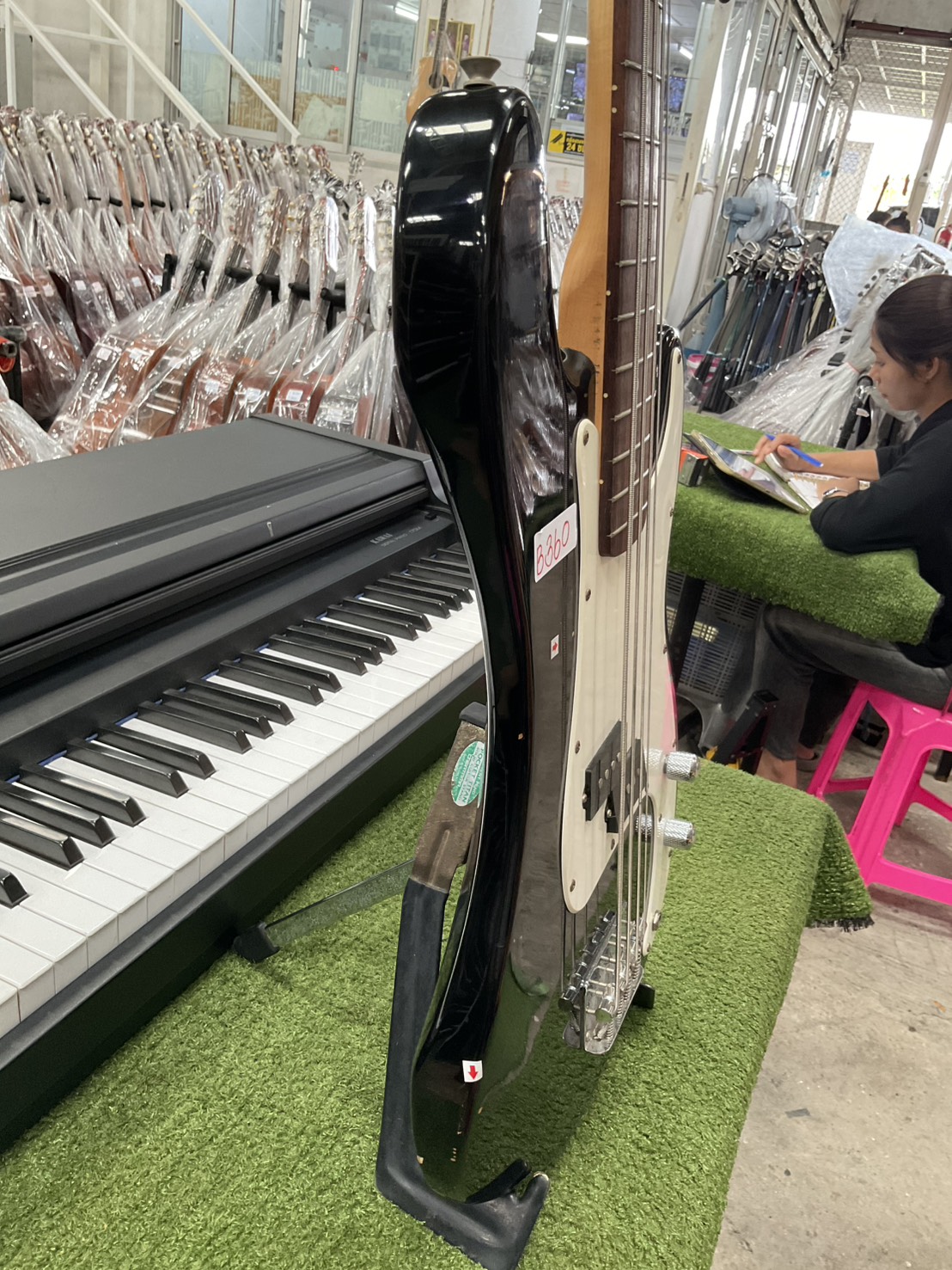 กีต้าร์เบส FORMESTAR