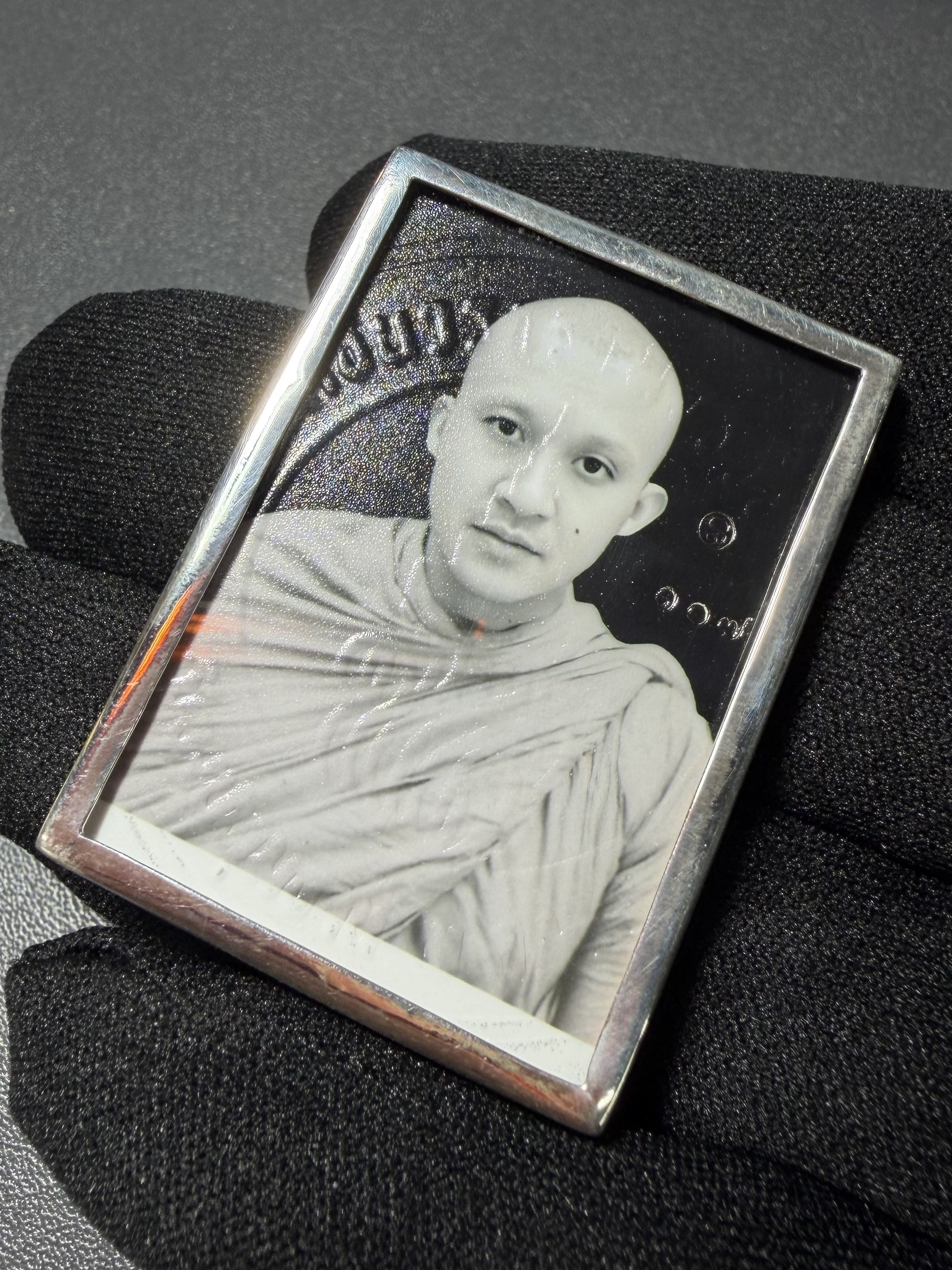 รูปถ่ายหลวงพ่อชำนาญ (รุ่น:หน้าหนุ่ม,เลี่ยมถังเงิน) Luang Por Chamnan Portrait (series:young face,with silver tank frame) SKU-04017