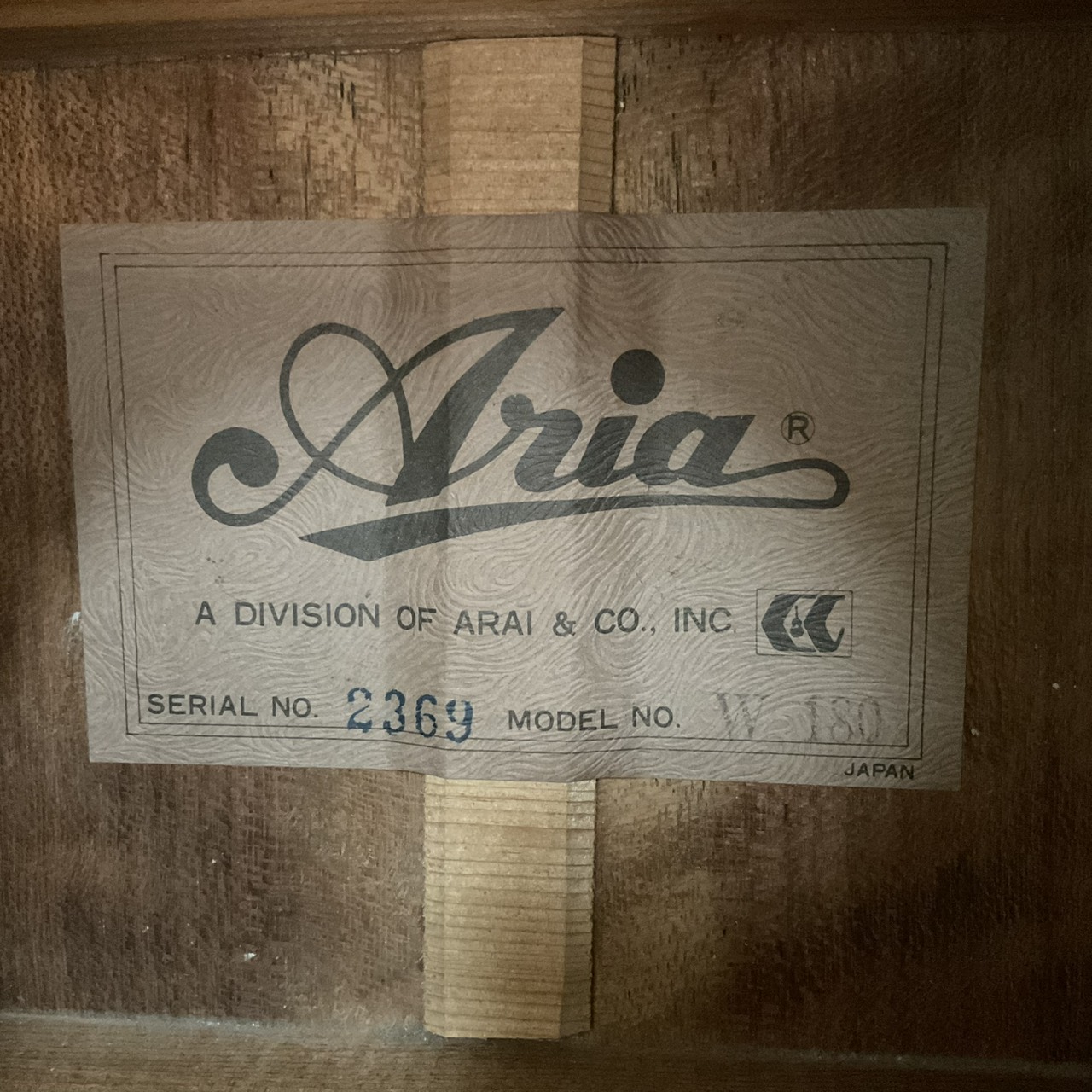 กีต้าร์โปร่ง Aria : W-180